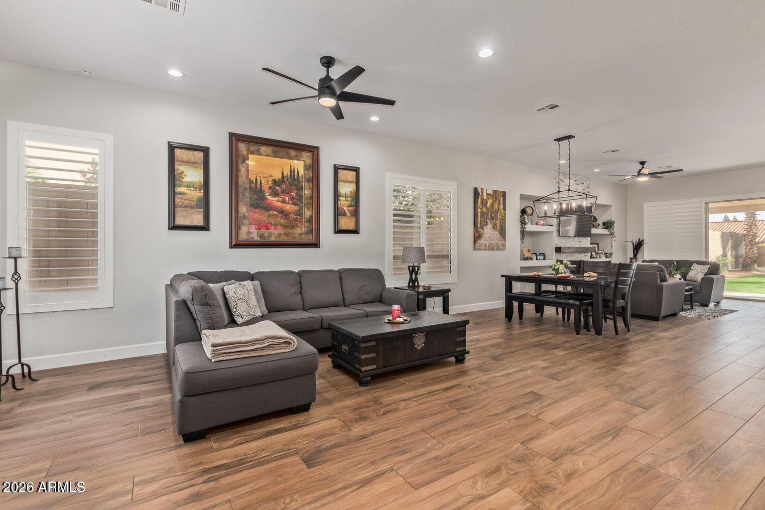 6319 E JUNIPER Avenue