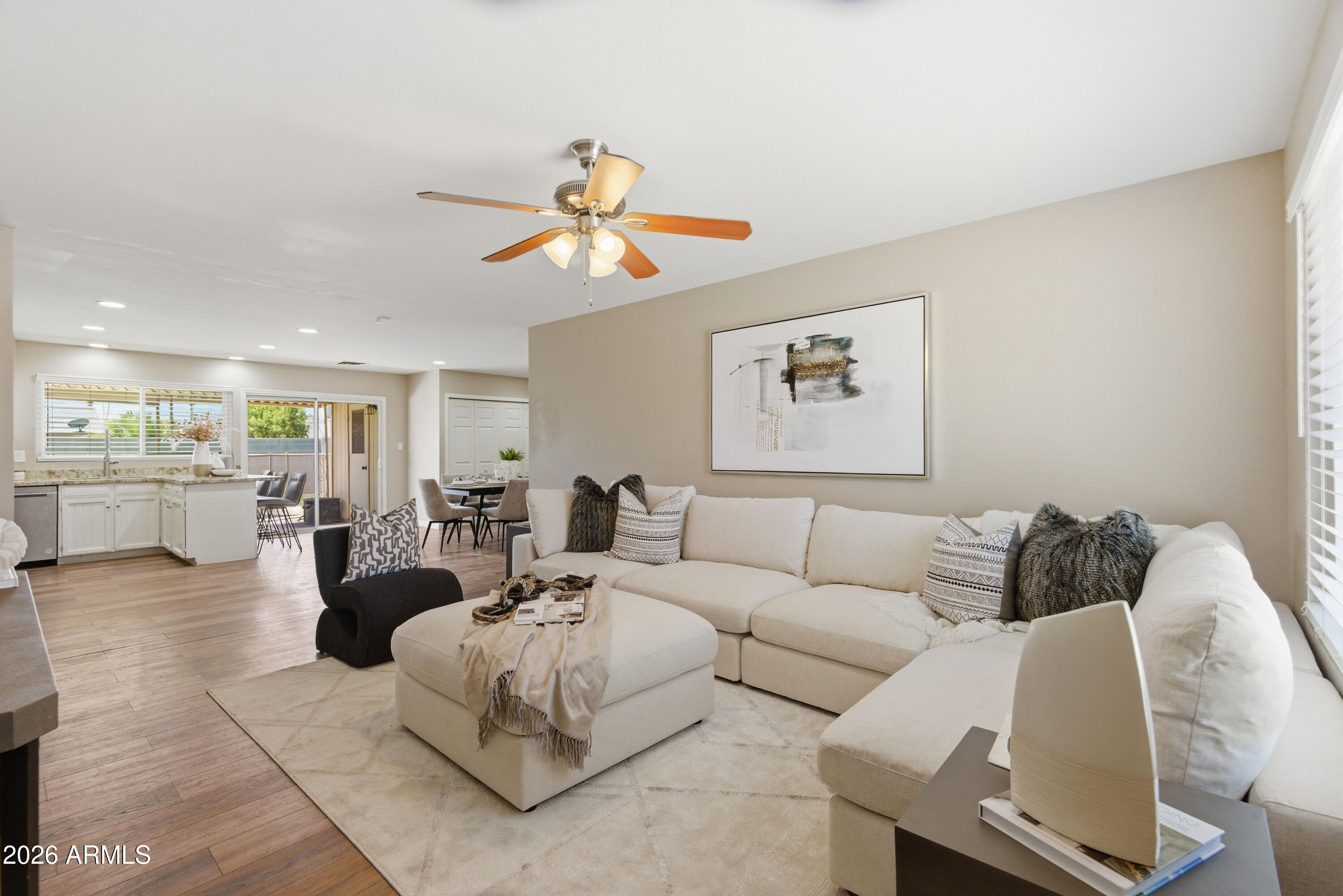 1527 W ALAMO Drive