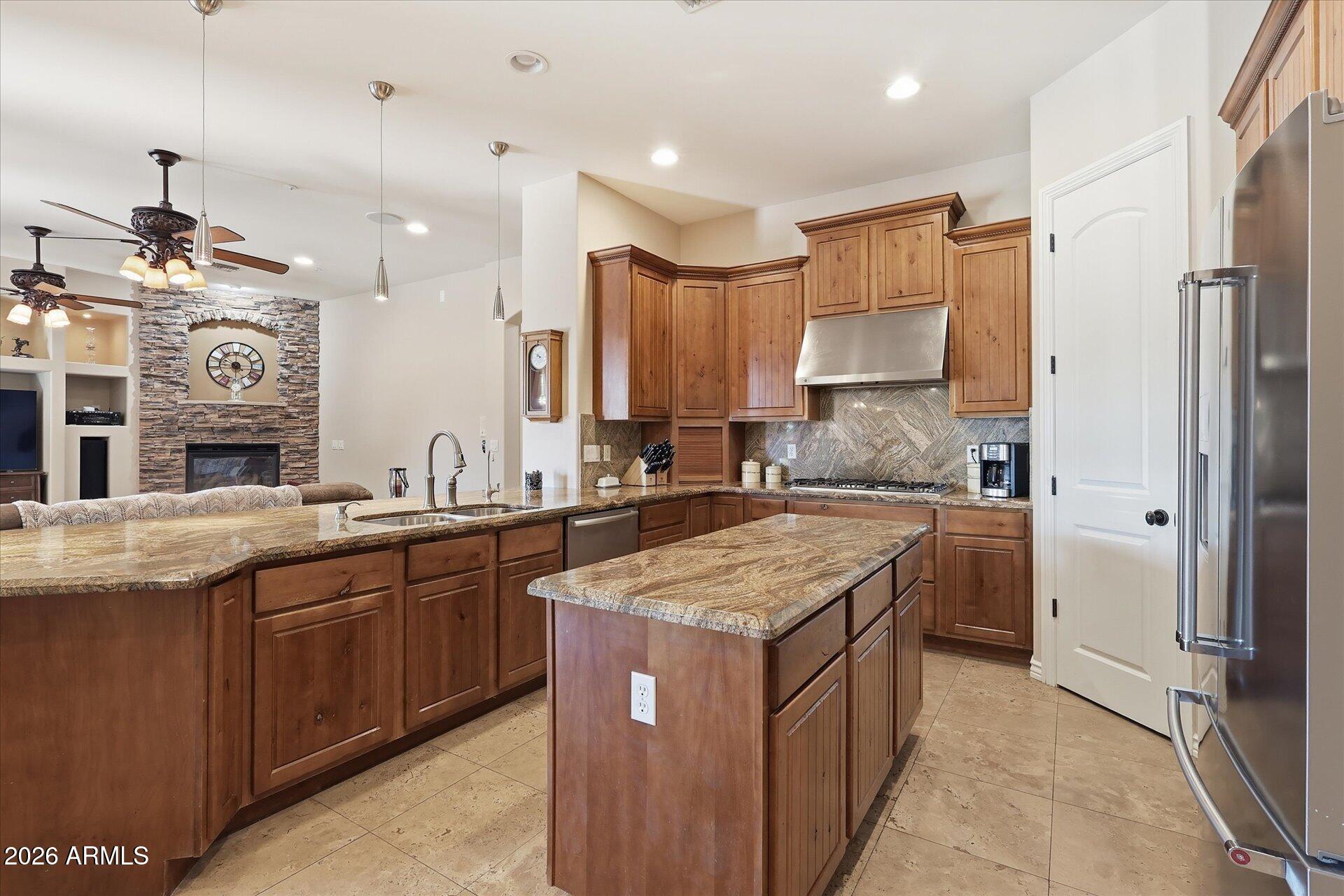 837 W VIA DE ARBOLES --