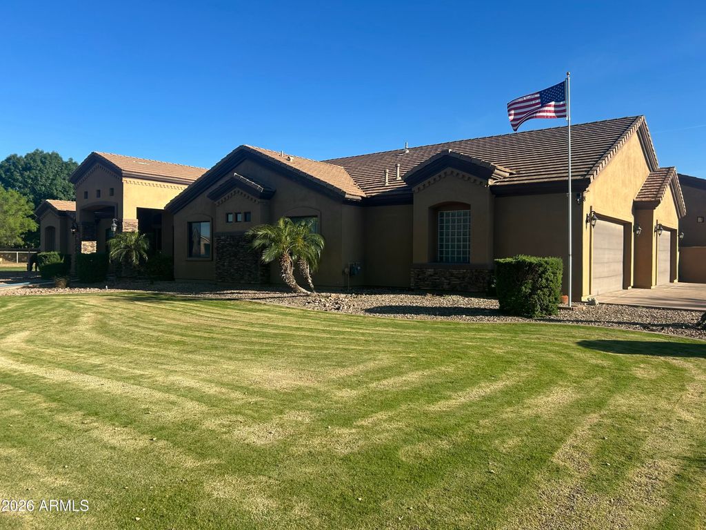 Photo of 837 W Via De Arboles, San Tan Valley, AZ 85140 (MLS # 7000969)