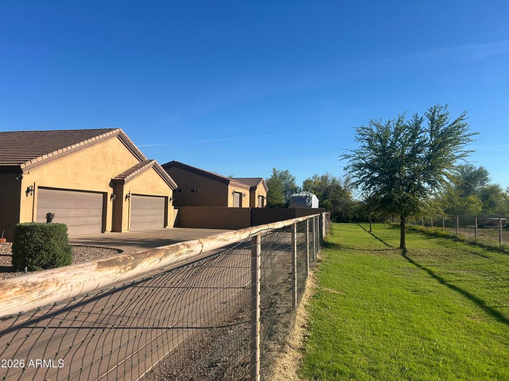 Photo of 837 W Via De Arboles, San Tan Valley, AZ 85140 (MLS # 7000969)