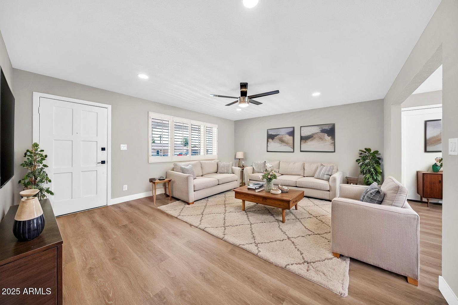 1214 E BUTLER Drive