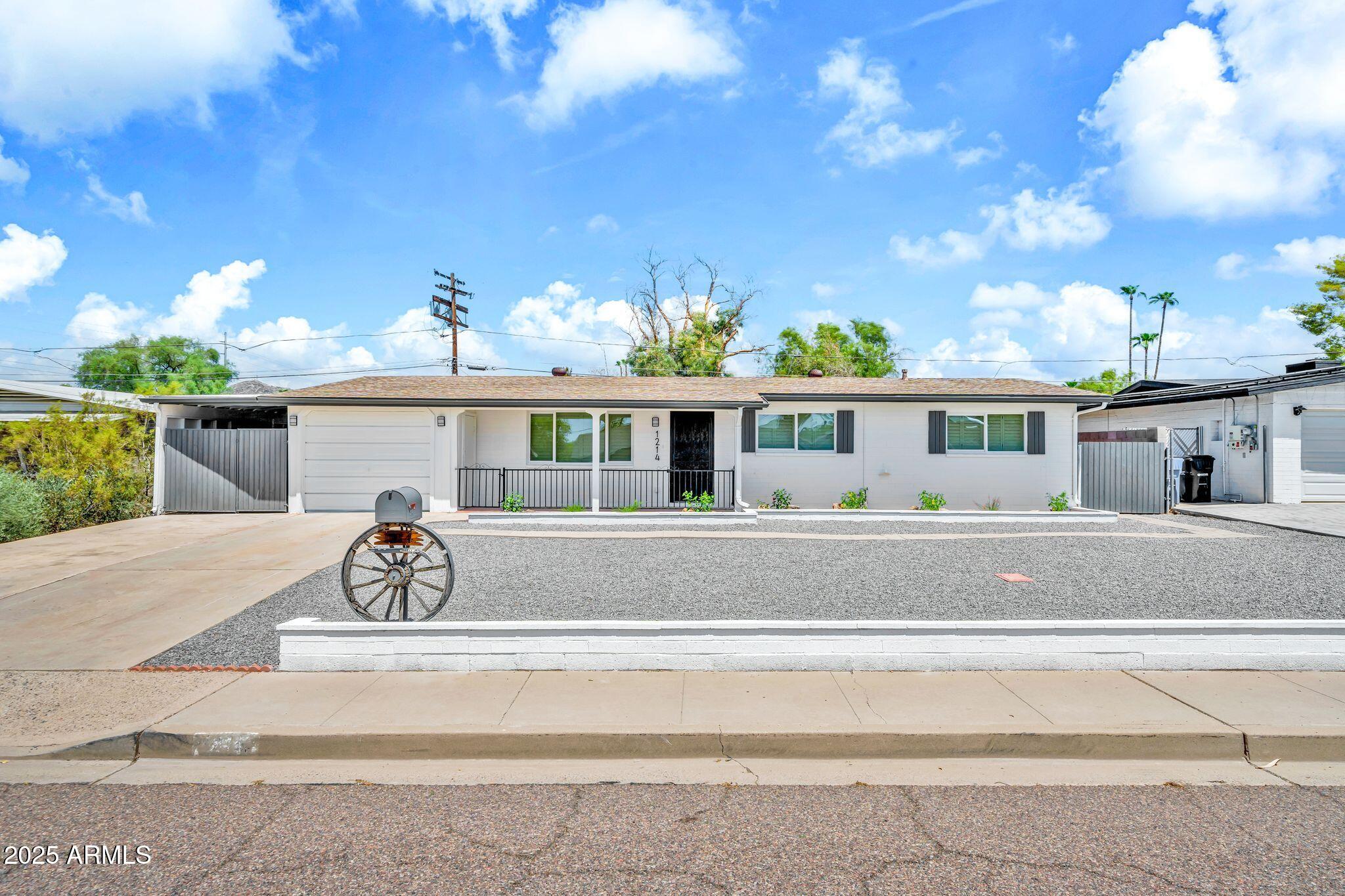 1214 E BUTLER Drive