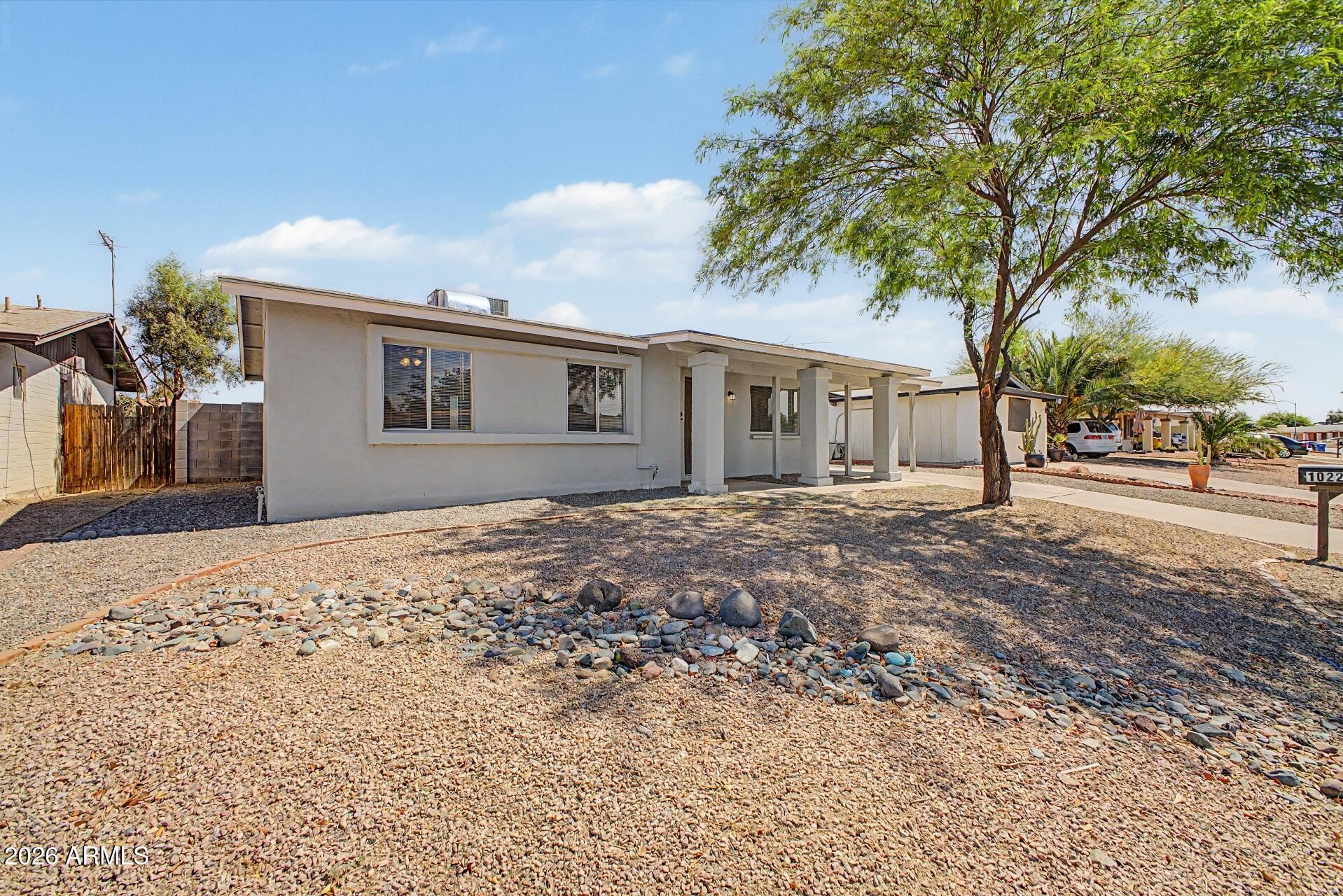 1022 W ANDERSON Drive
