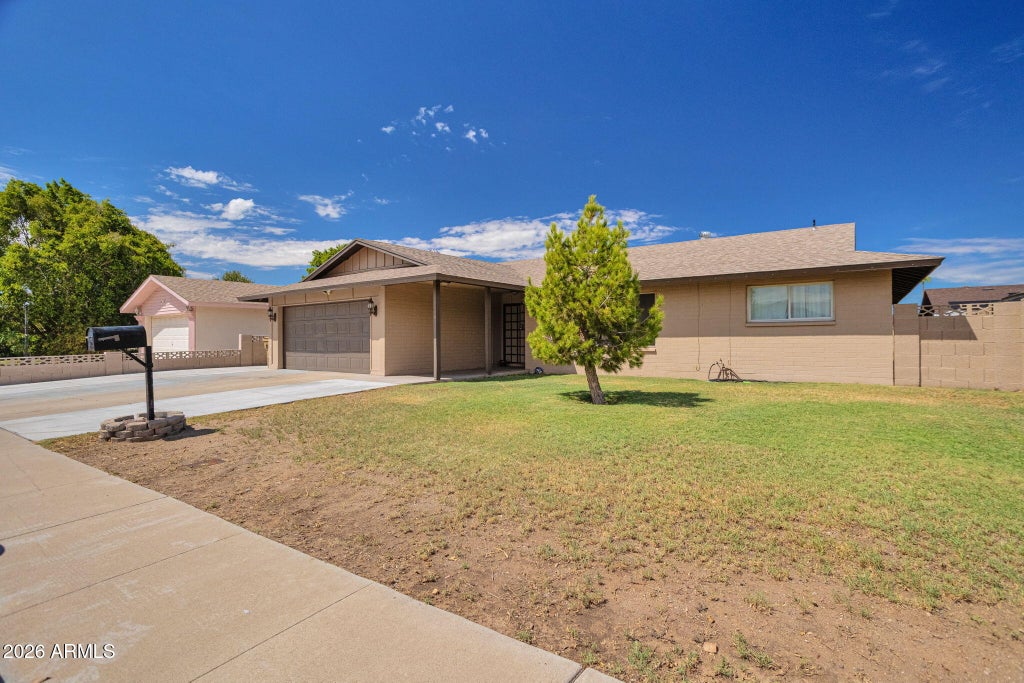 Photo of 6748 W Vermont Avenue, Glendale, AZ 85303 (MLS # 7078212)