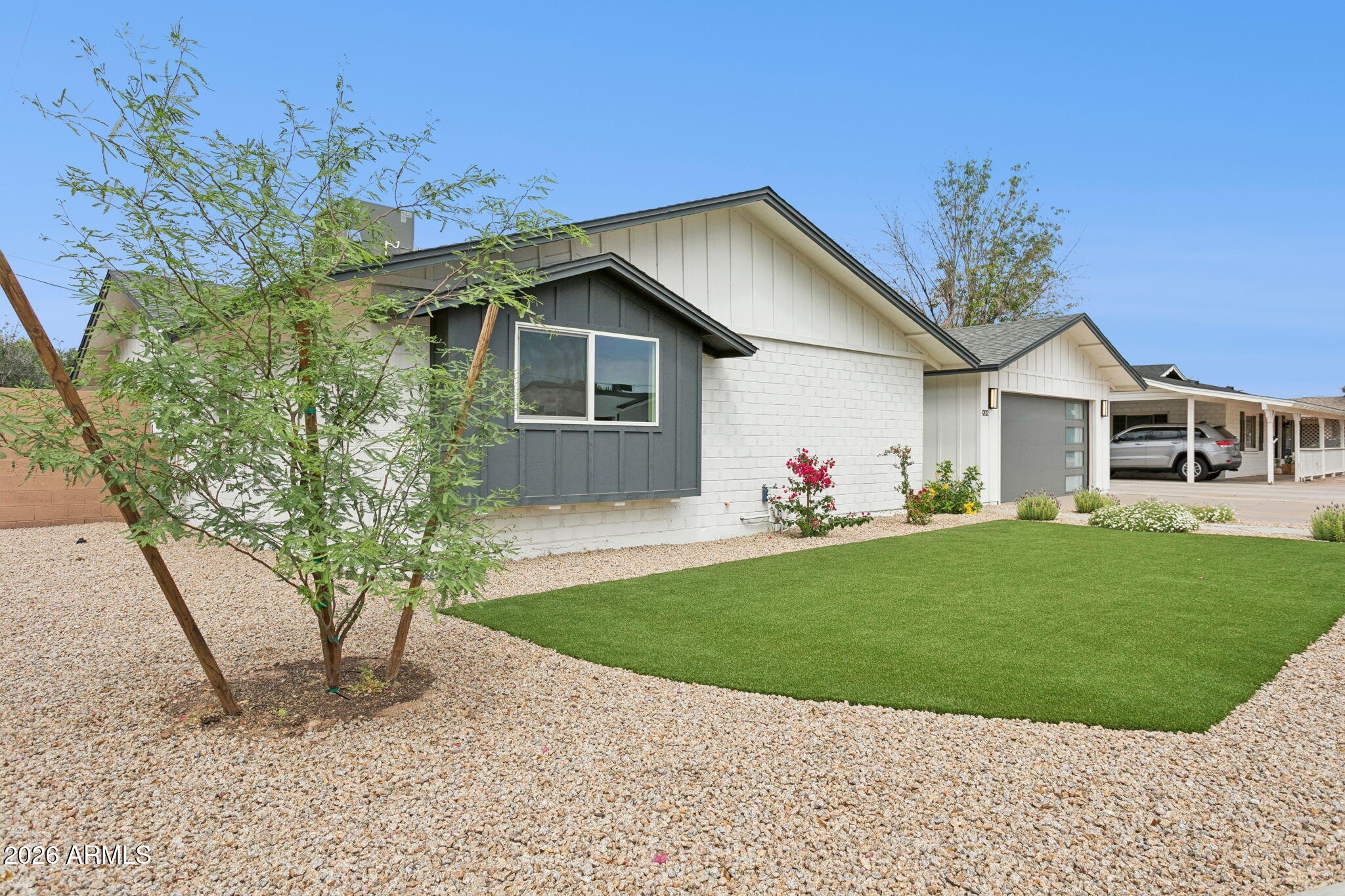 8202 E MACKENZIE Drive