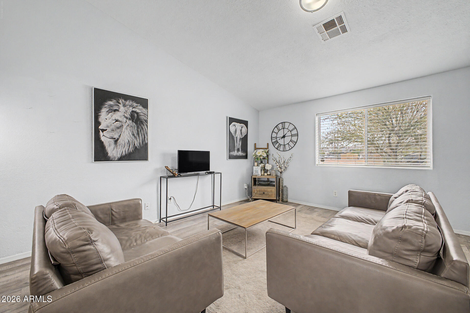 2722 E MARGUERITE Avenue