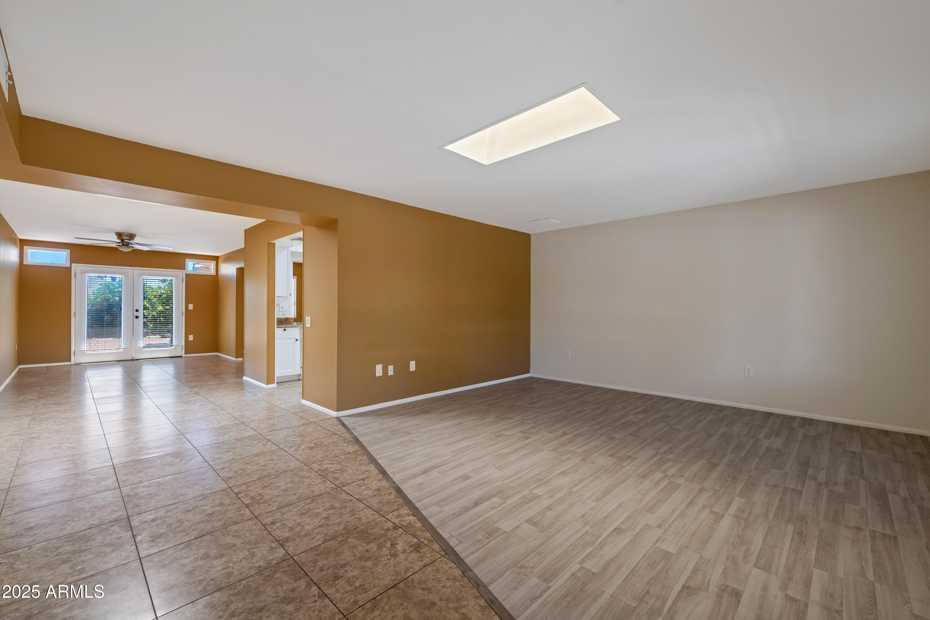 9425 W ROLLING HILLS Drive