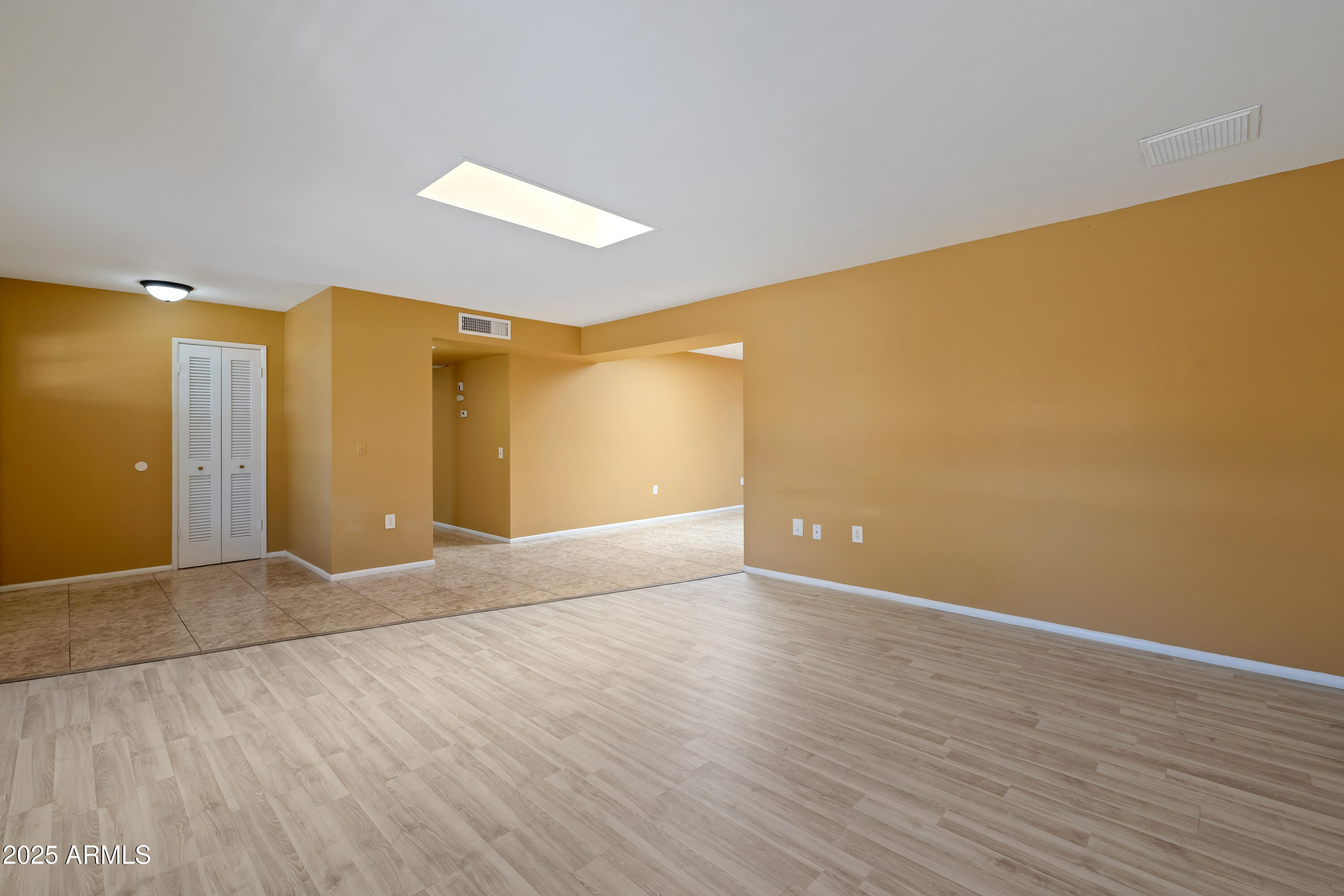 9425 W ROLLING HILLS Drive