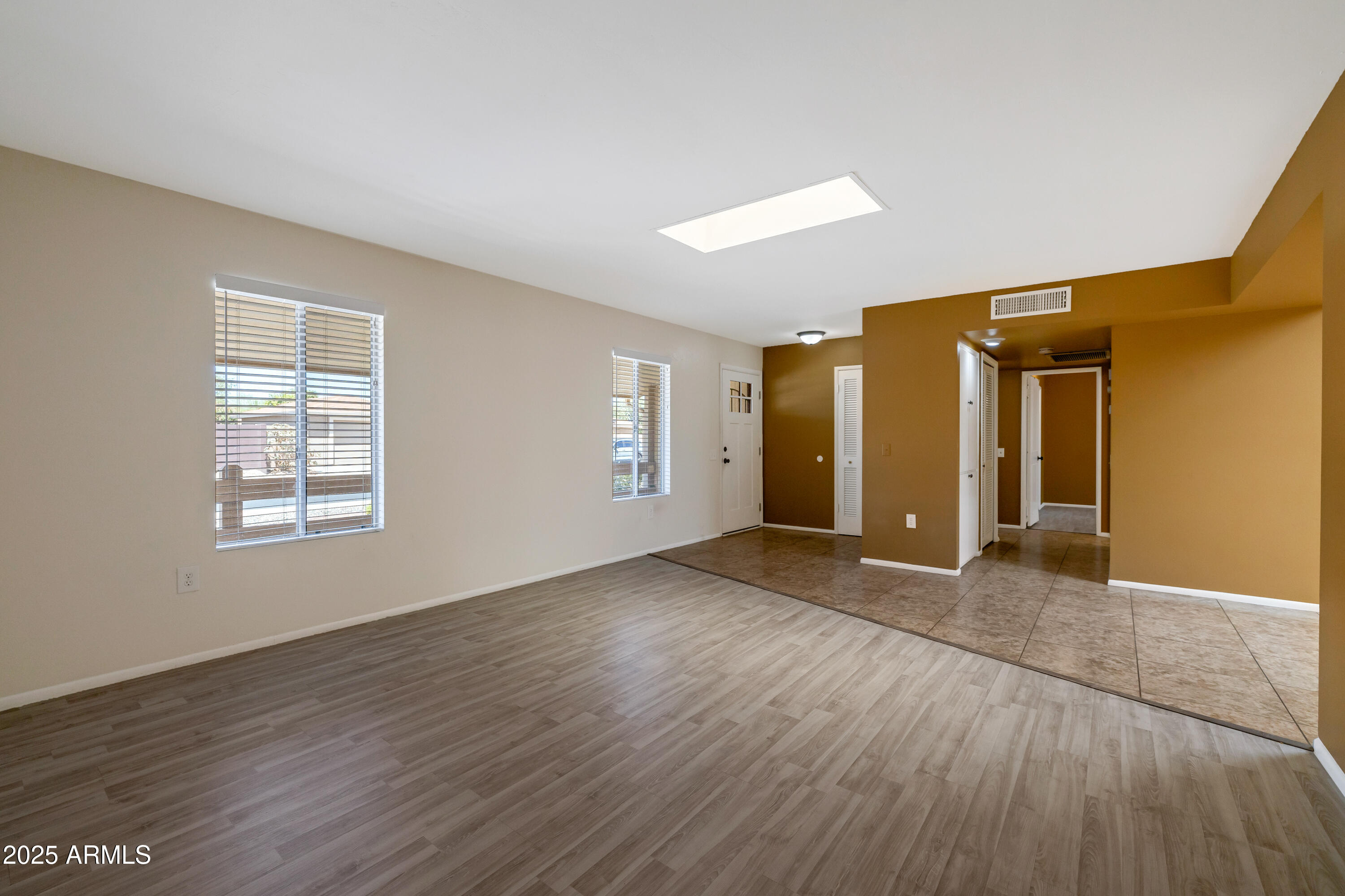 9425 W ROLLING HILLS Drive