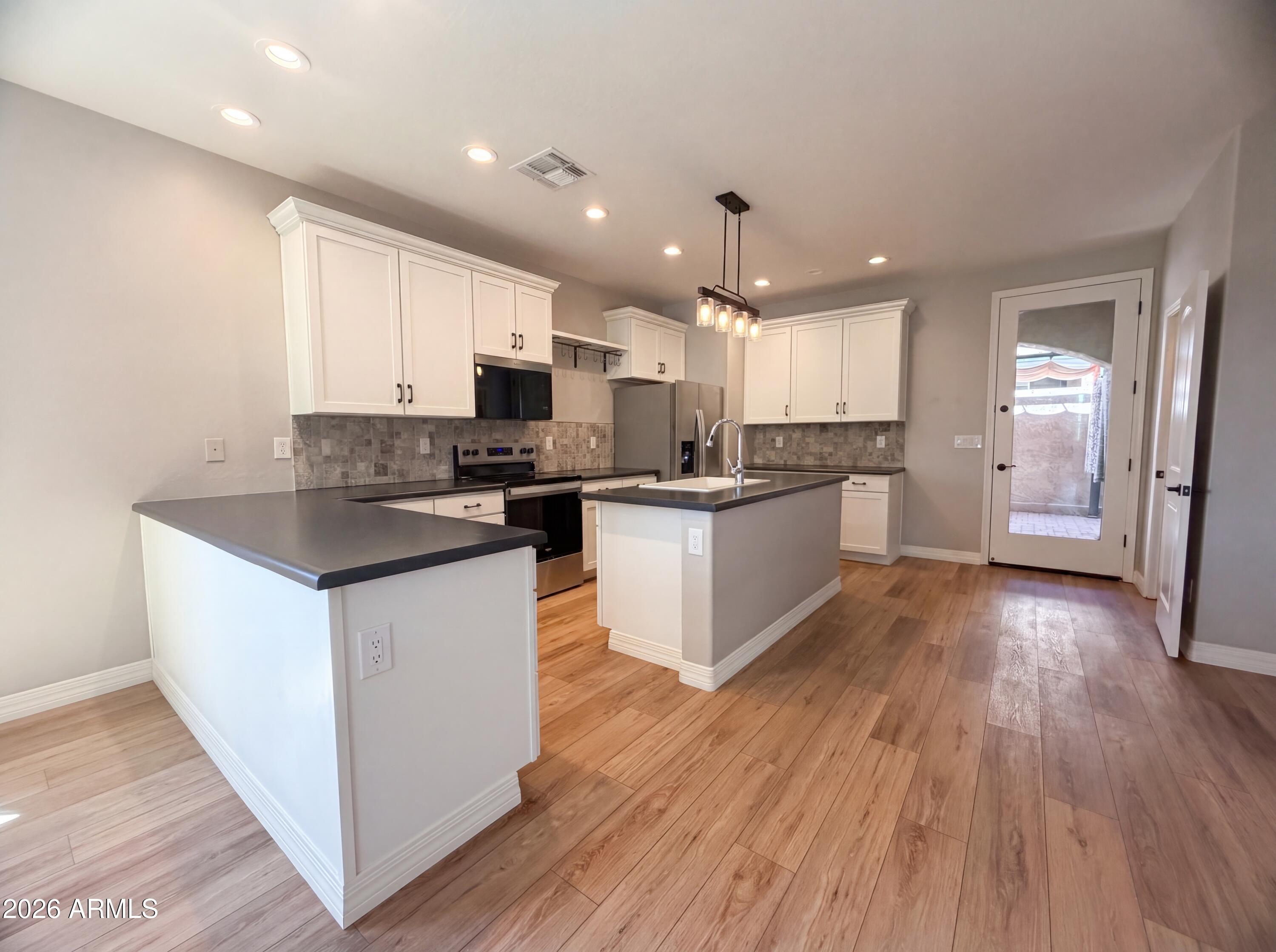 1729 S DESERT VIEW Place