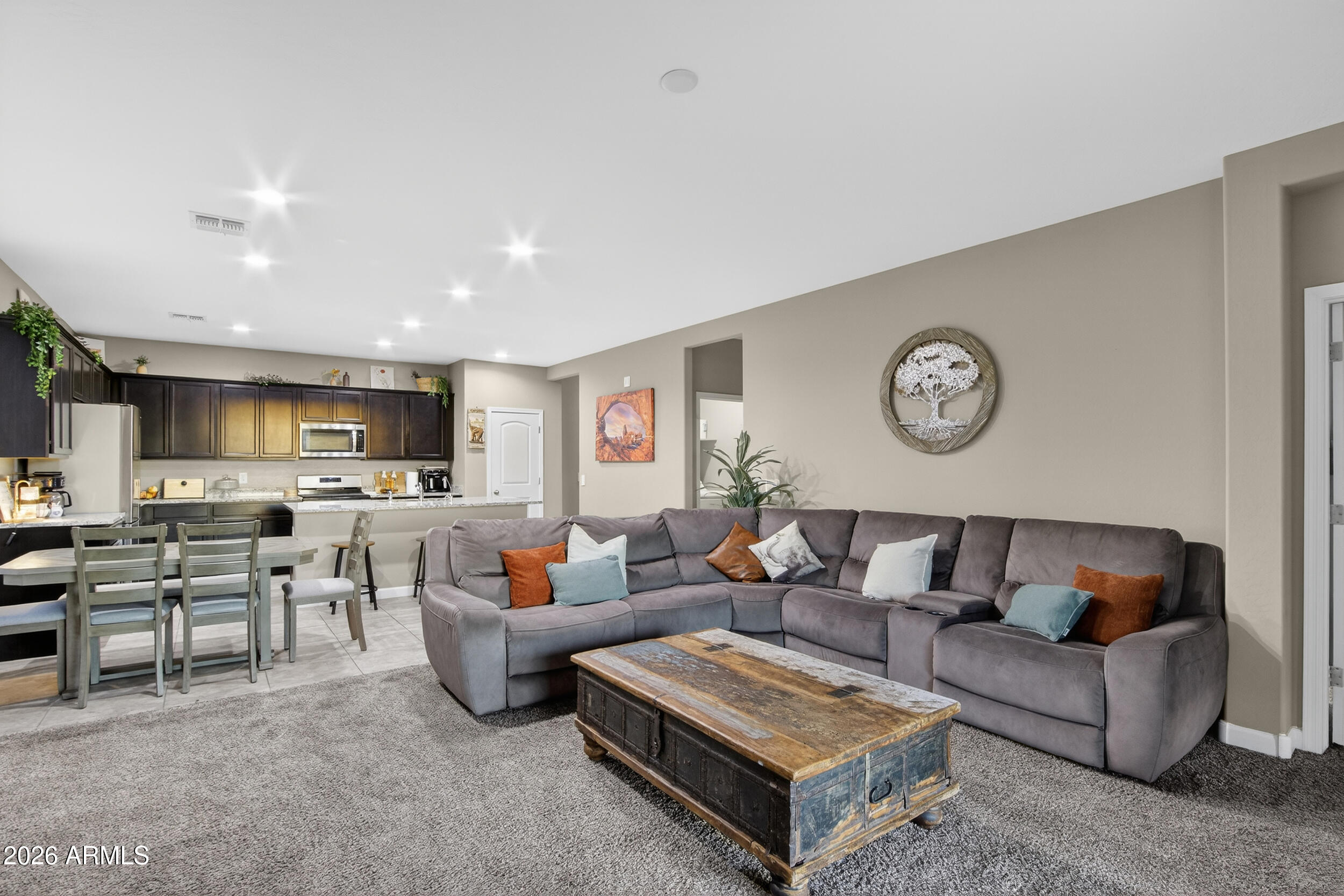 2594 N WRIGLEY Drive