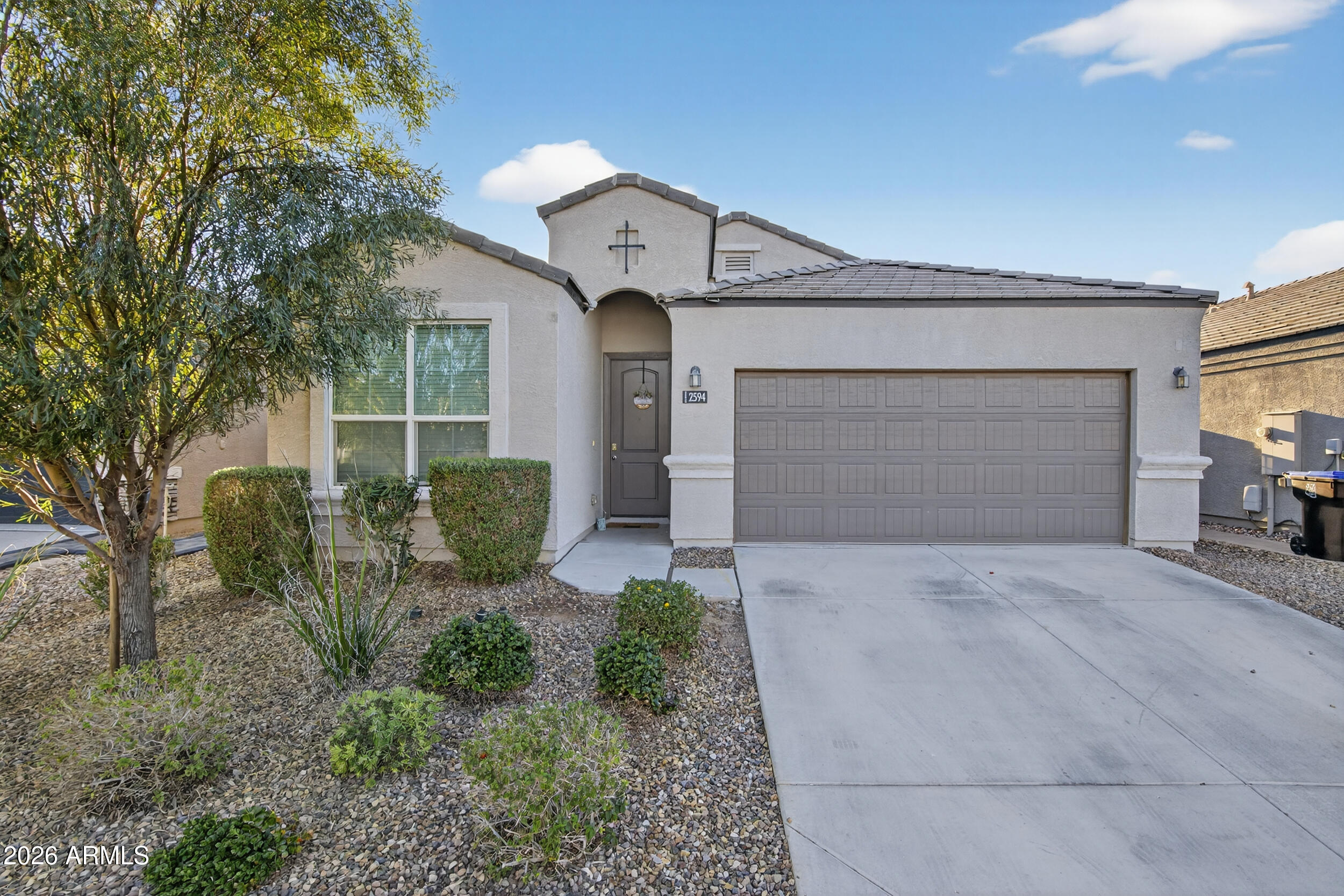 2594 N WRIGLEY Drive