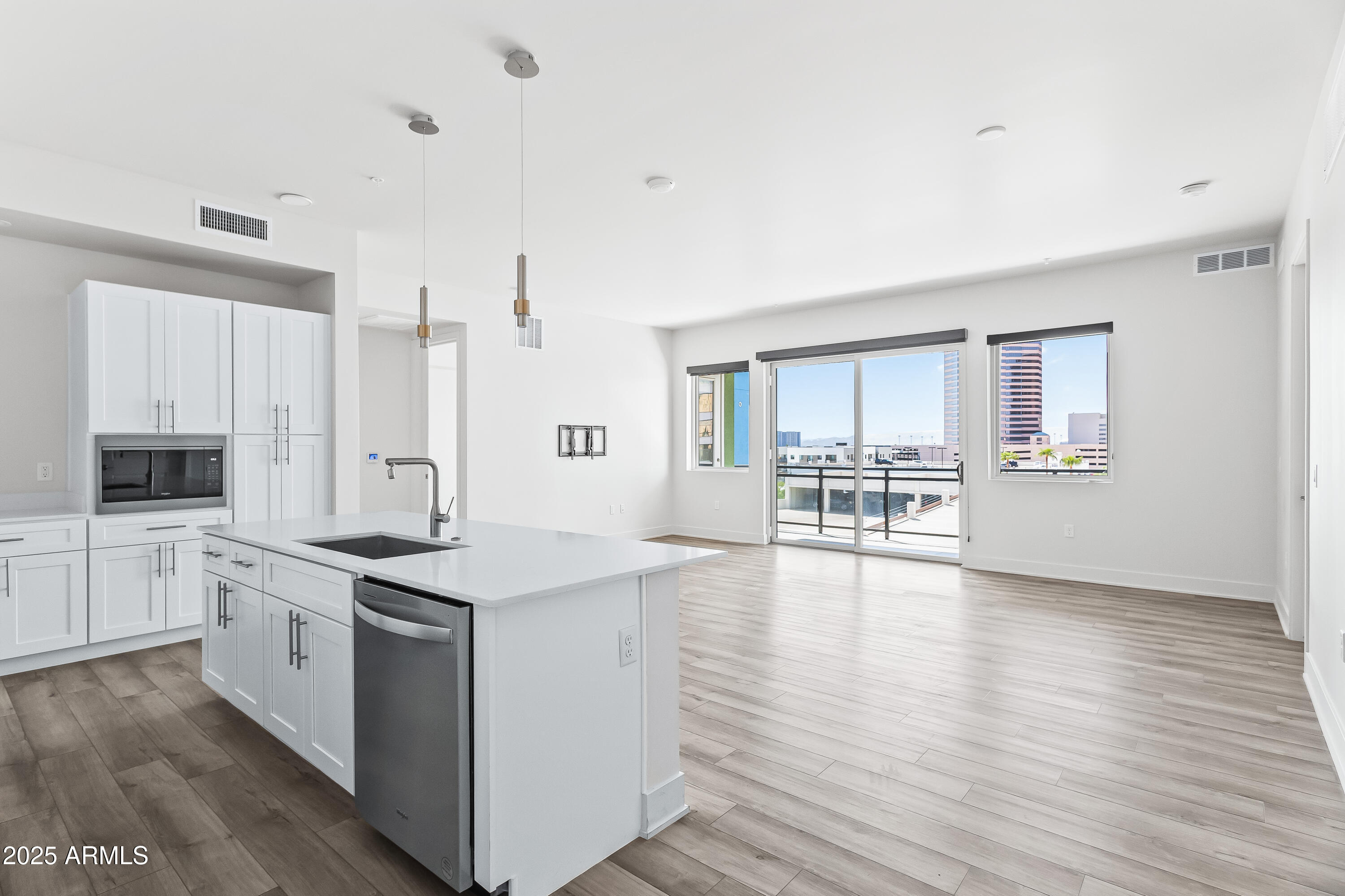 3131 N CENTRAL Avenue 6015