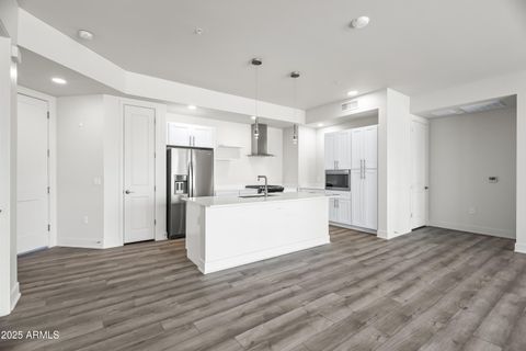 Photo of 3131 N Central Avenue #6015, Phoenix, AZ 85012 (MLS # 6914600)