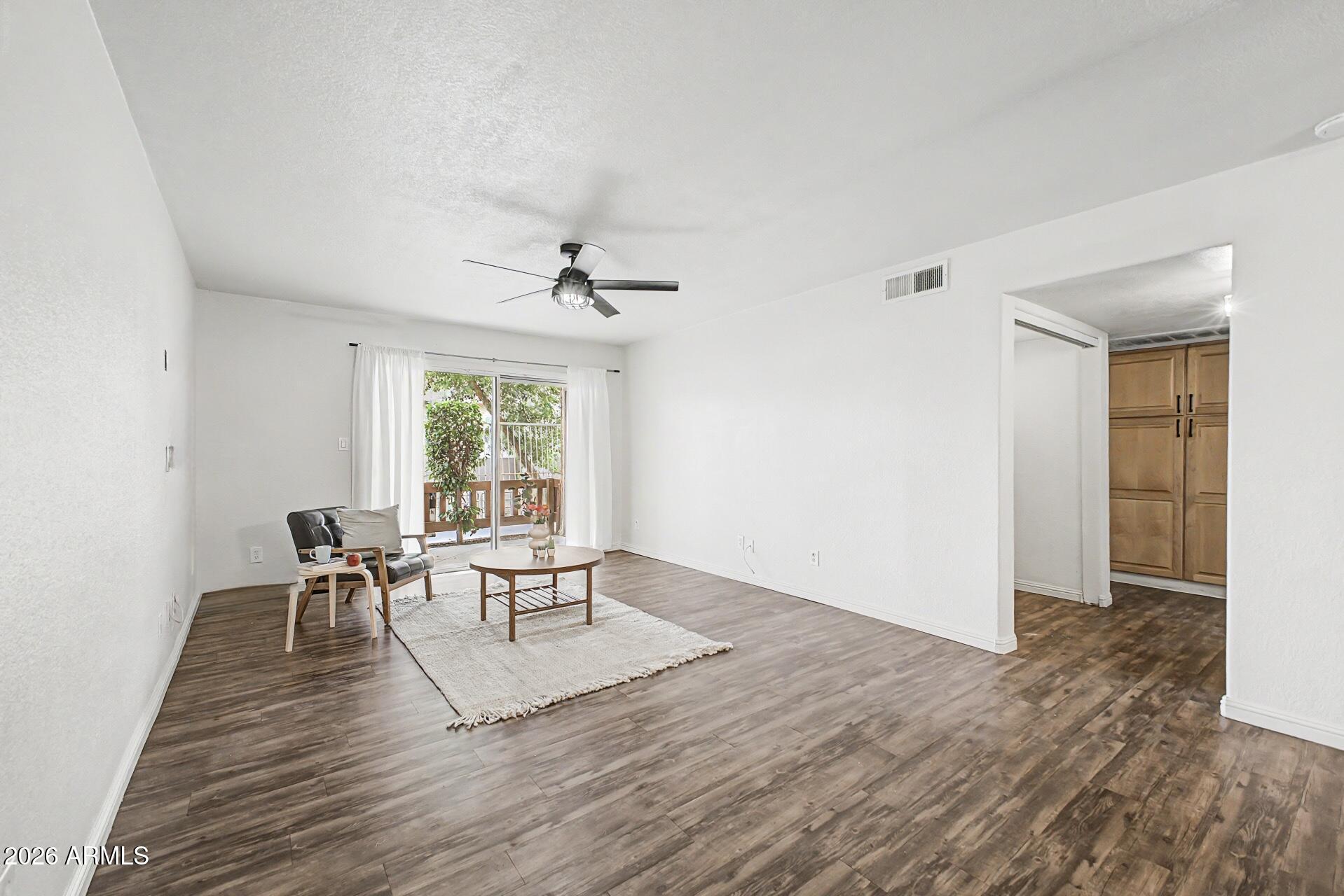 2121 W ROYAL PALM Road 1097