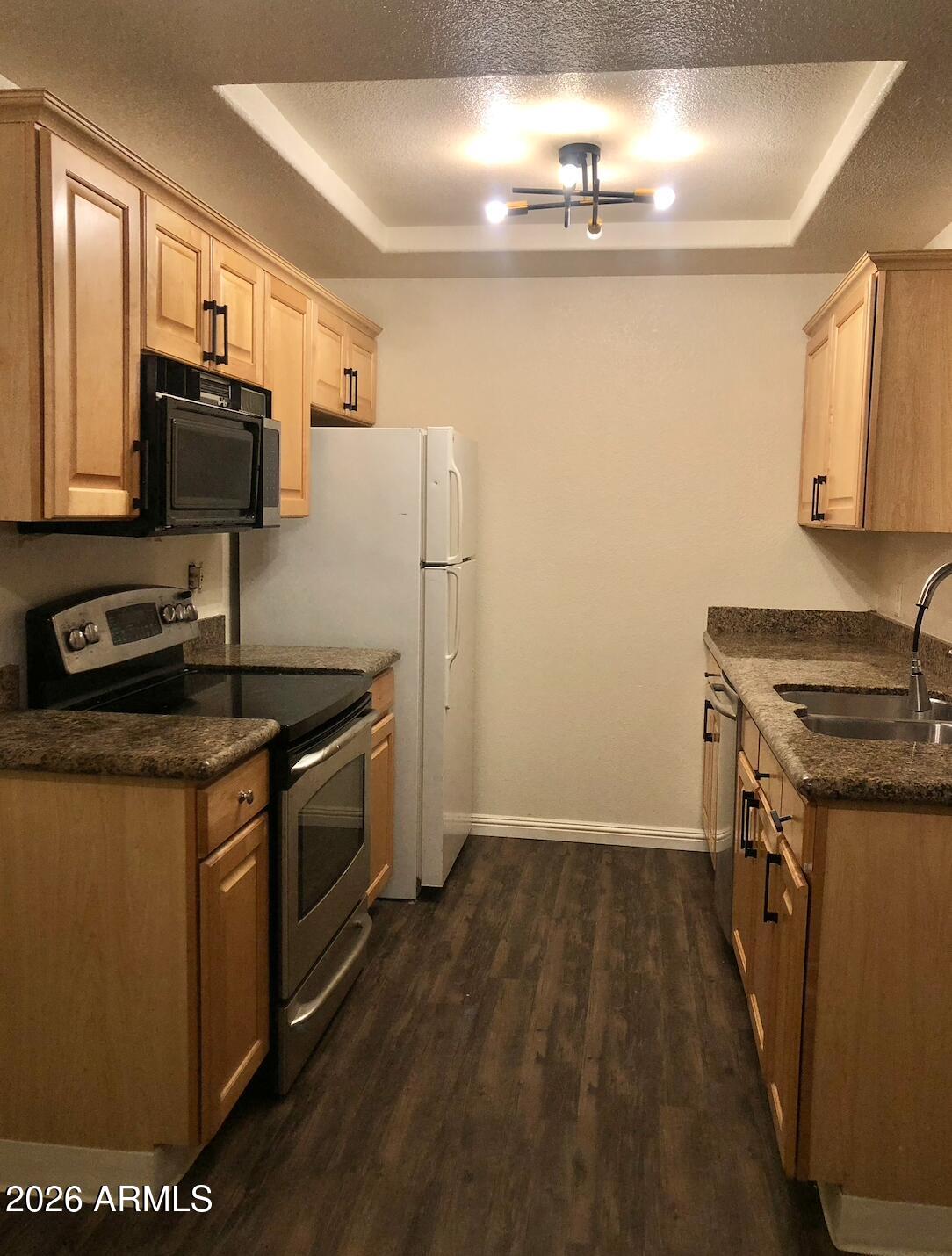 2121 W ROYAL PALM Road 1097