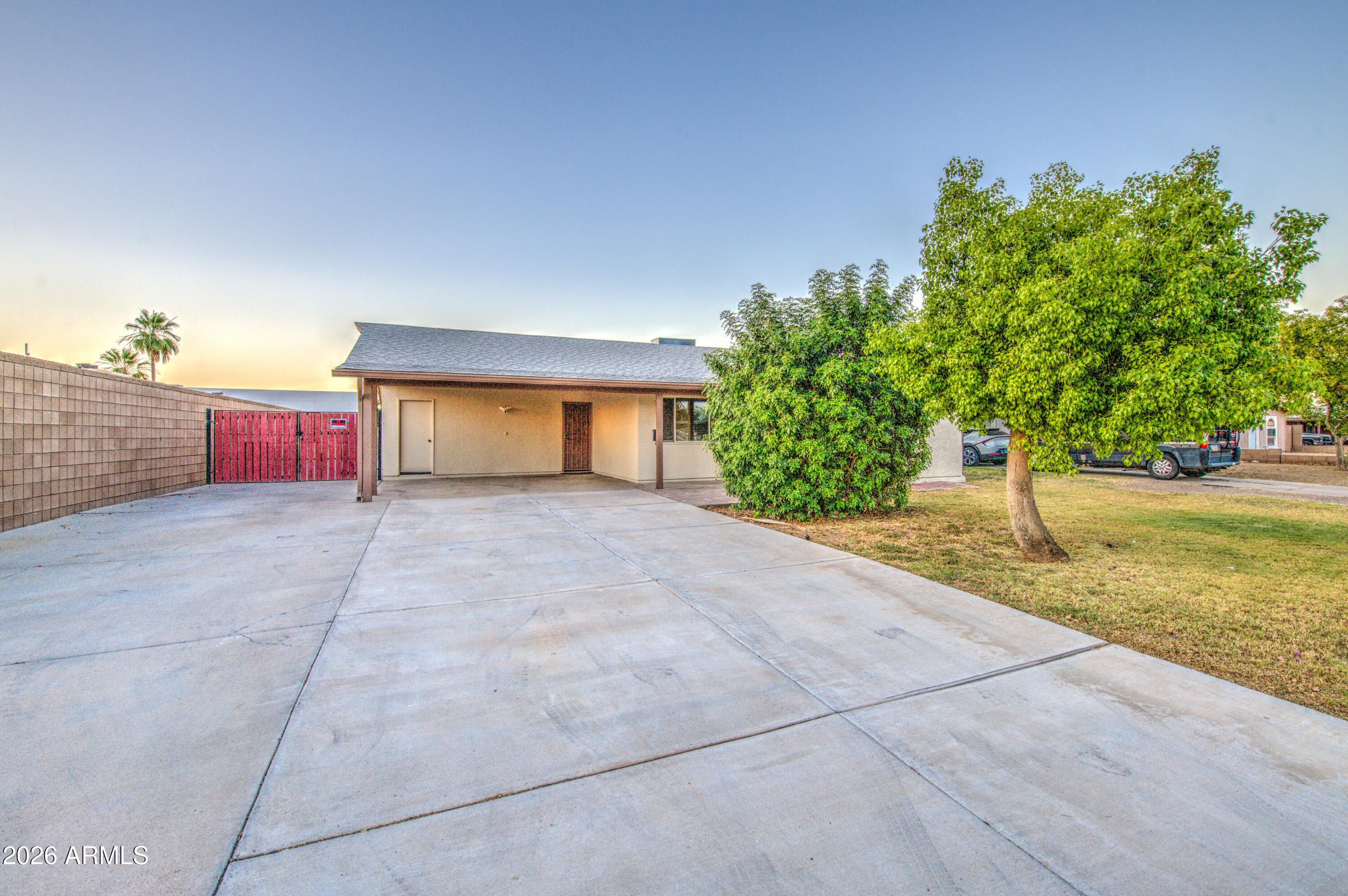 1258 W MANHATTON Drive