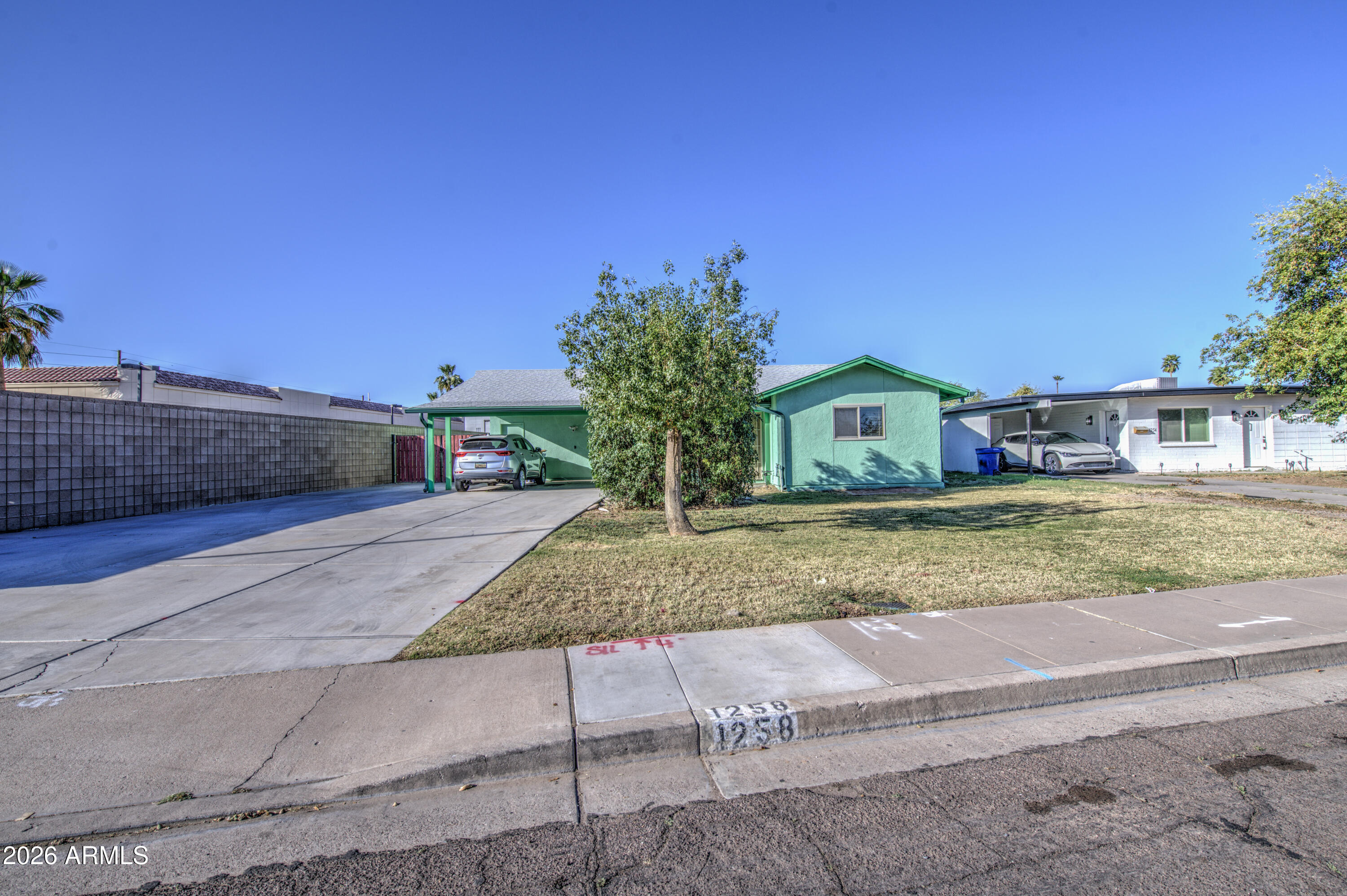 1258 W MANHATTON Drive