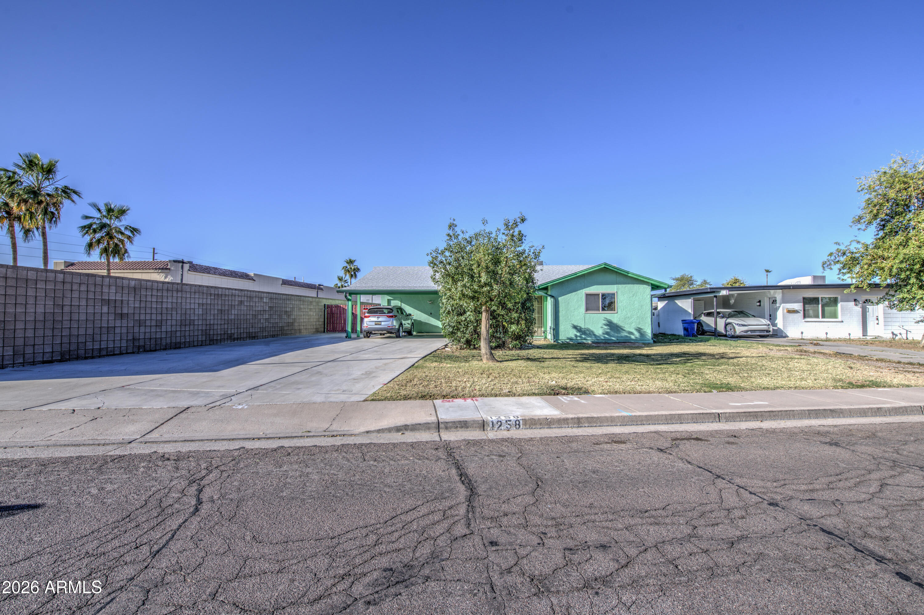 1258 W MANHATTON Drive