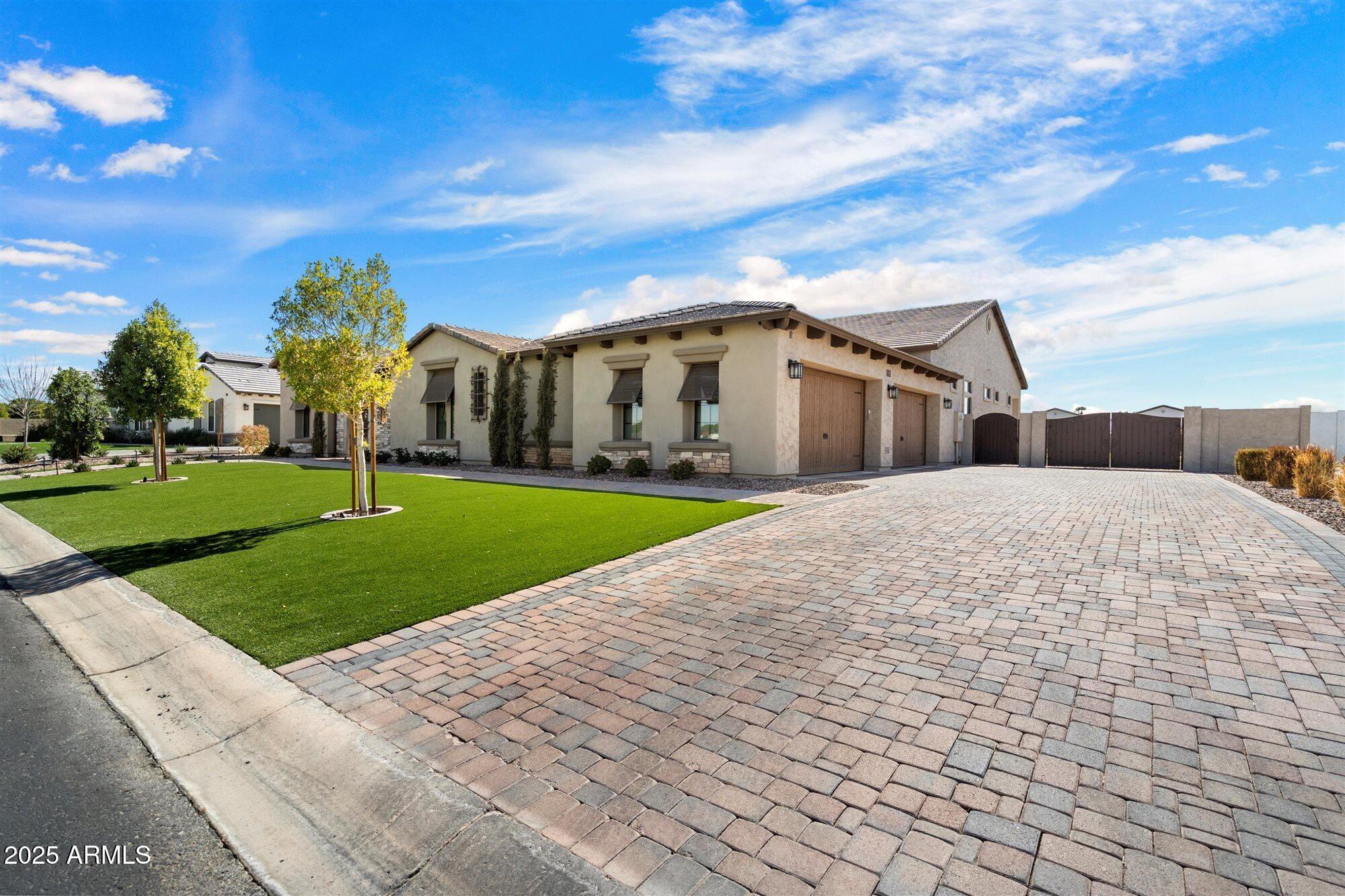 4023 E MINTON Circle