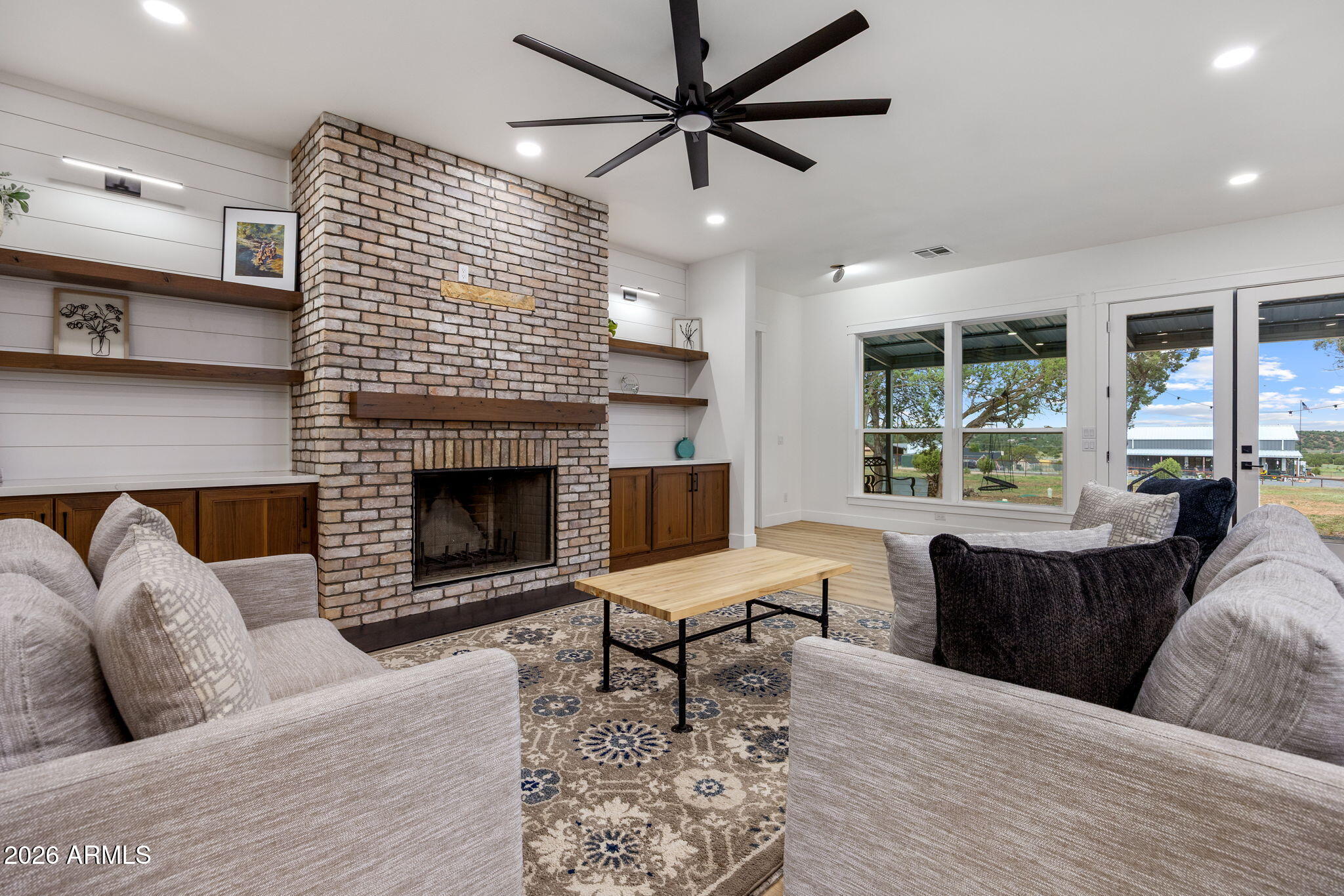 6733 Perkins Lane