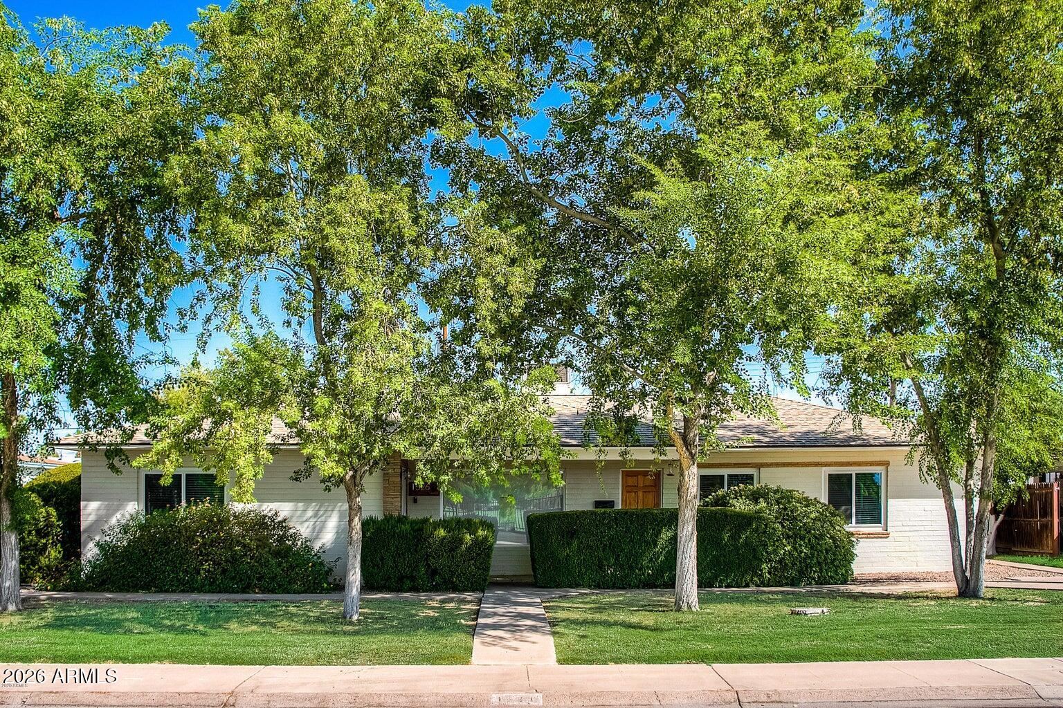 1526 W WINDSOR Avenue