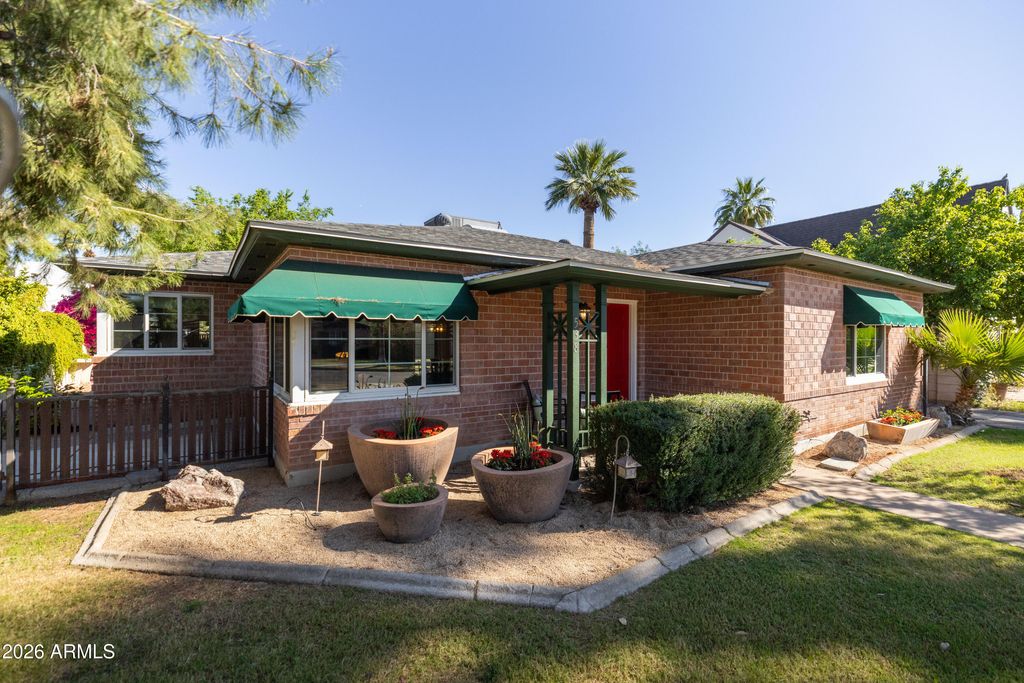 Photo of 538 W Holly Street, Phoenix, AZ 85003 (MLS # 7001626)
