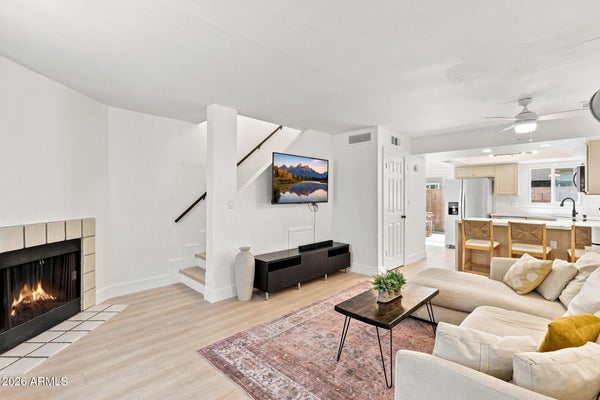 1055 W 5TH ST APT 10, TEMPE, AZ 85281 - Image b622cd32724924fdd2ac3f61fa0f781d/1418427233