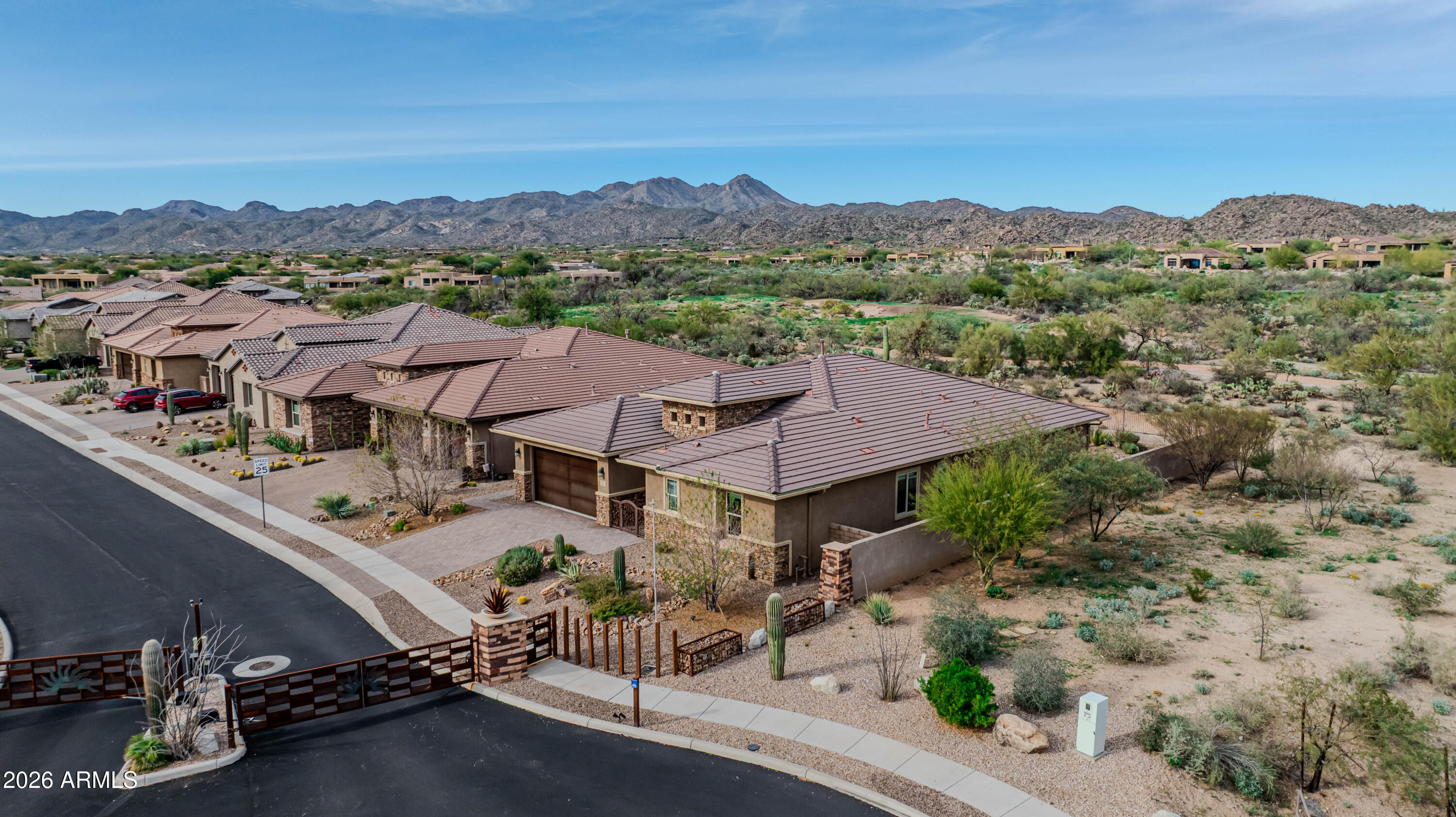 320 W SAGUARO ARM Trail