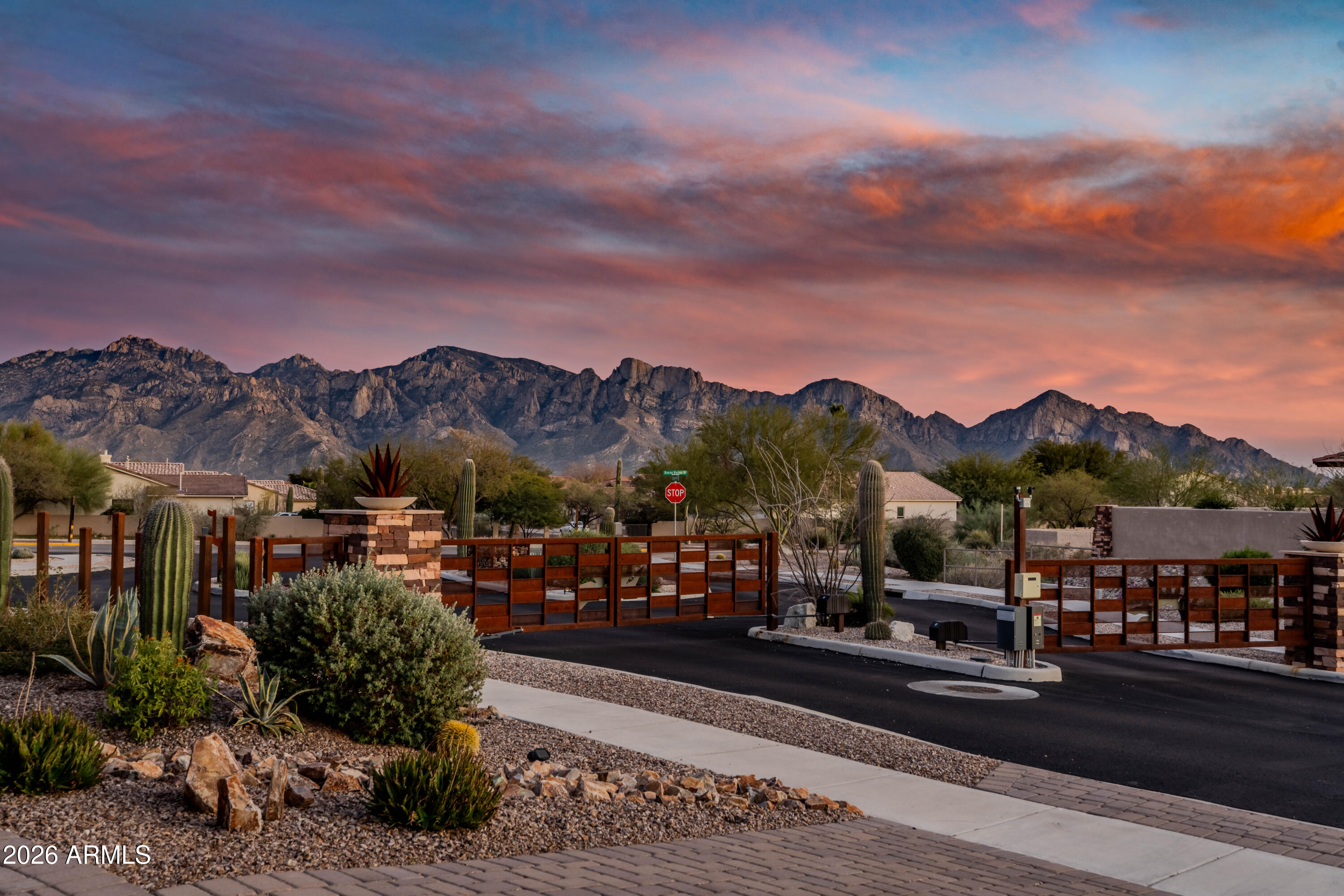 320 W SAGUARO ARM Trail