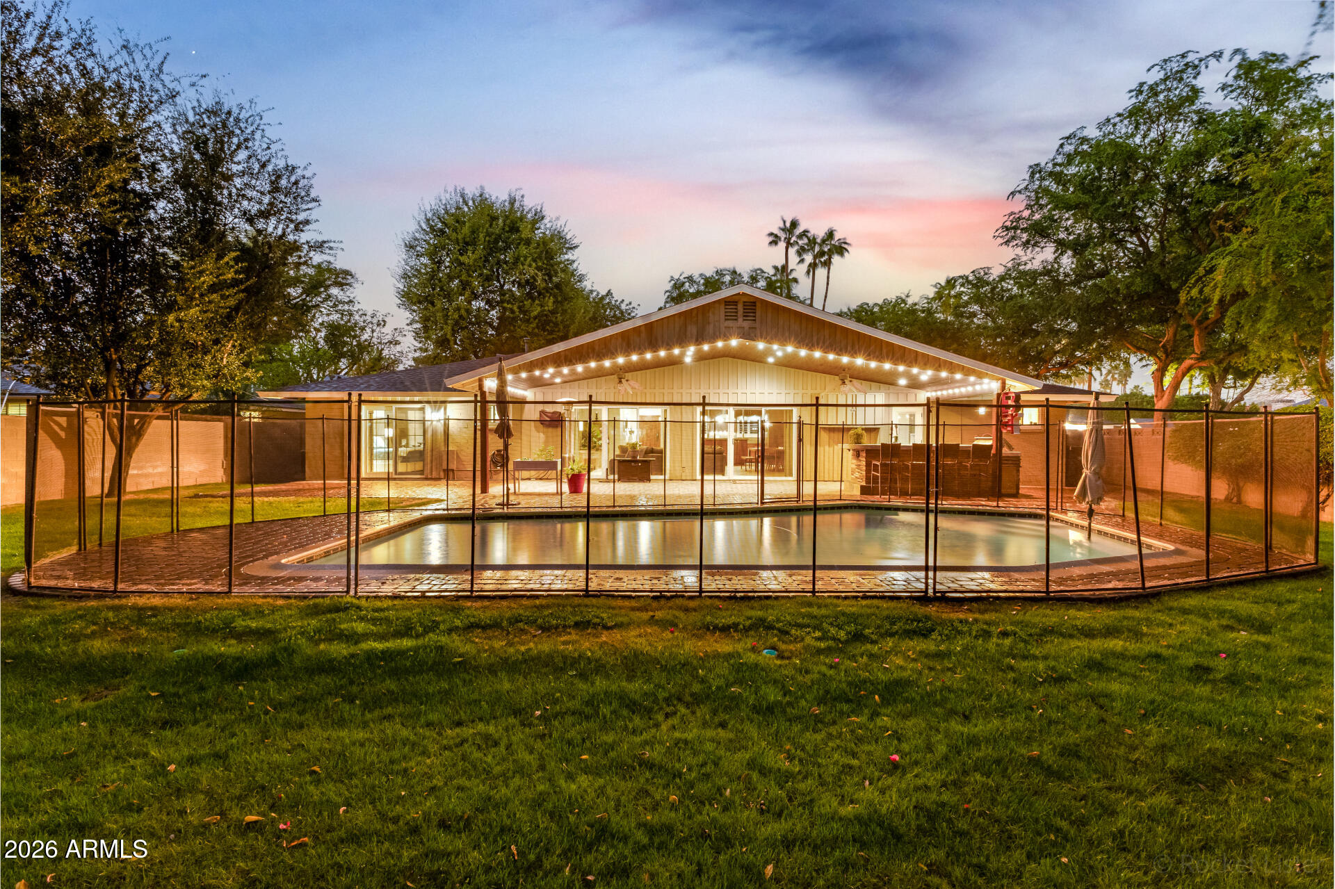 611 E Nicolet Avenue