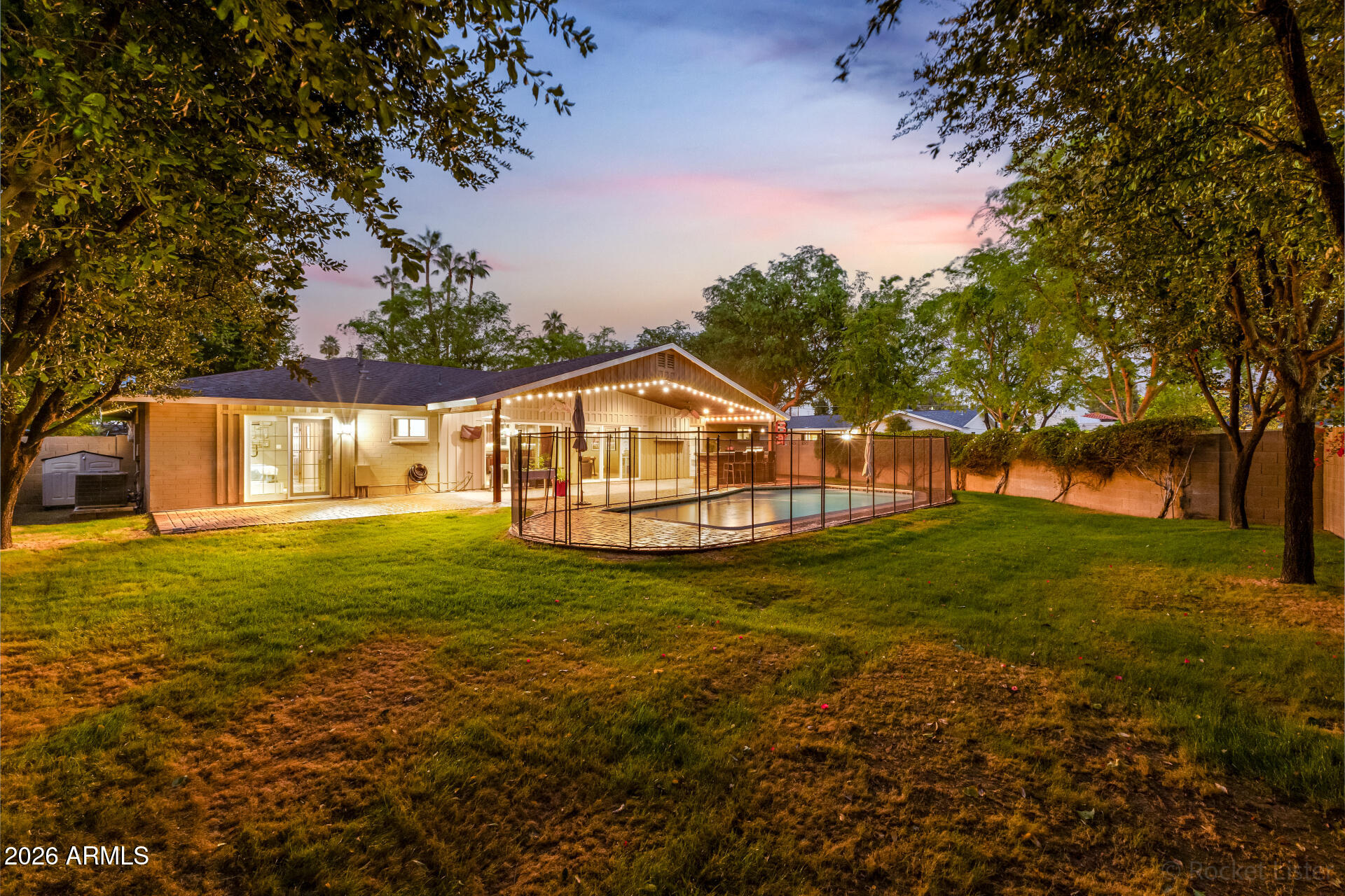 611 E Nicolet Avenue