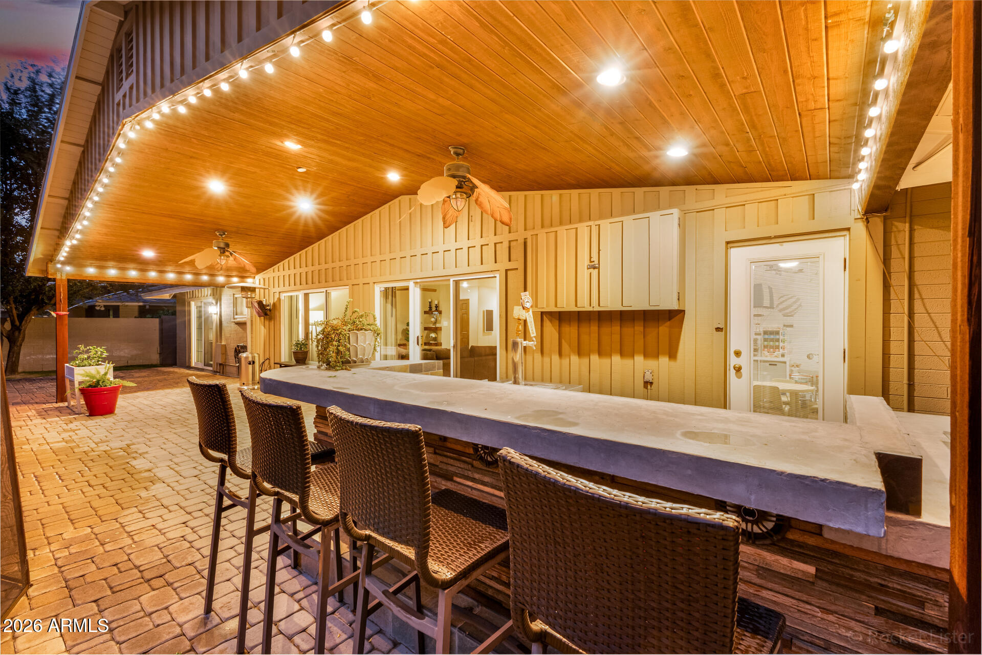 611 E Nicolet Avenue