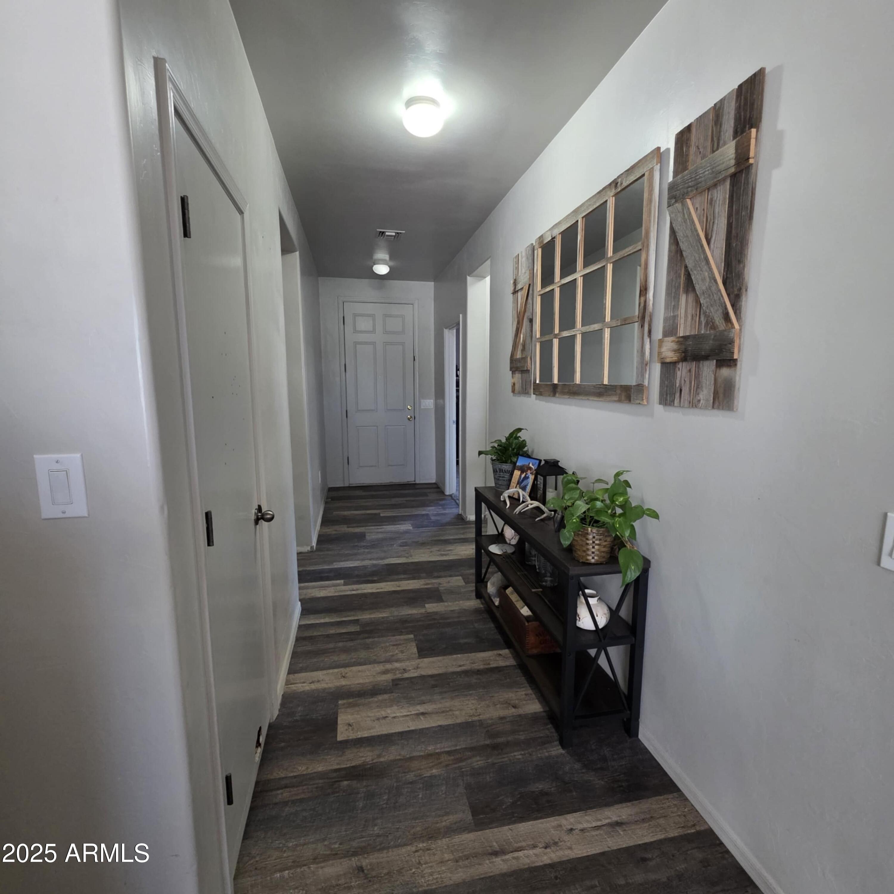 911 S WHITE CALCITES Street