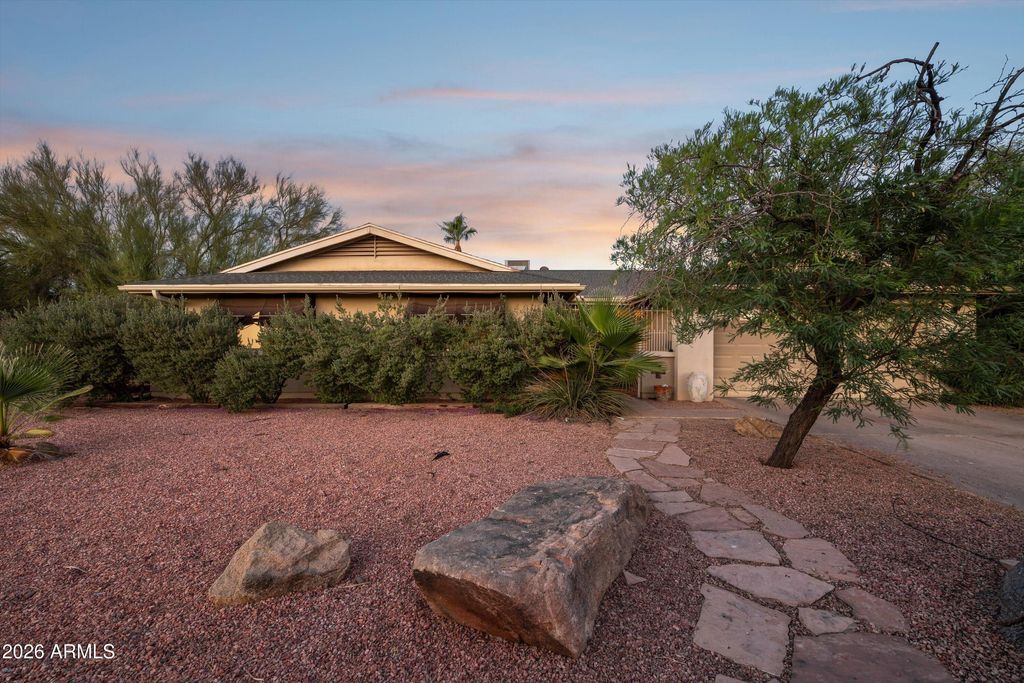 Photo of 4001 S Hazelton Lane, Tempe, AZ 85282 (MLS # 7032030)