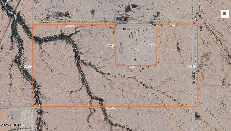 70 ACRES AG ZONED. HOWEVER, THIS IS MORE OF INDUSTRIAL LAND.THIS   IS  AN INTERESTING LOT CONFIGURATION IT    LANDLOCKED'S THE GILA BEND CEMETERY. PROPERTY BACKS UP TO THE PAPER MILL.
LOT DIMENSION 1338.93 X 2668.49