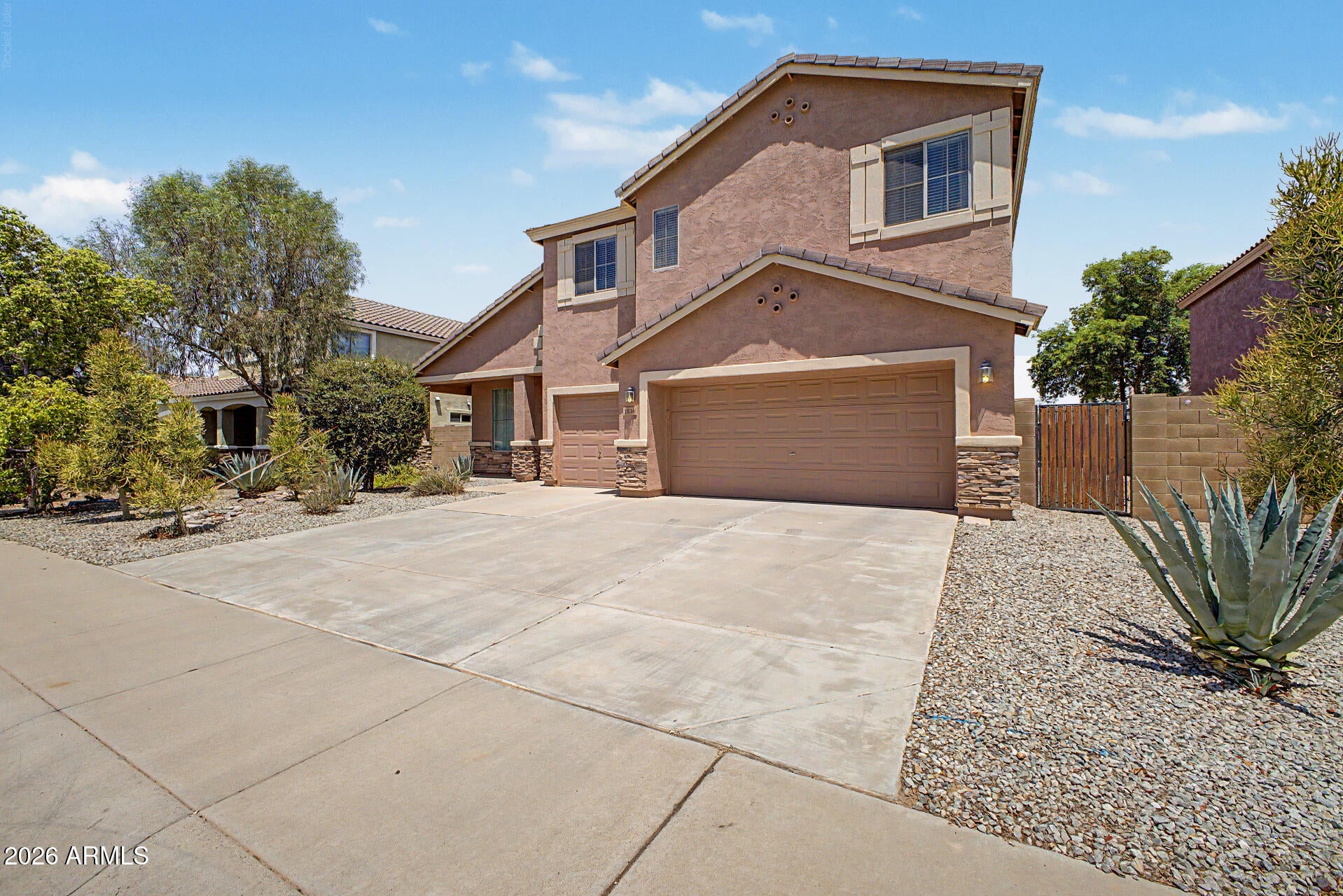 1536 E CHAPARRAL Place
