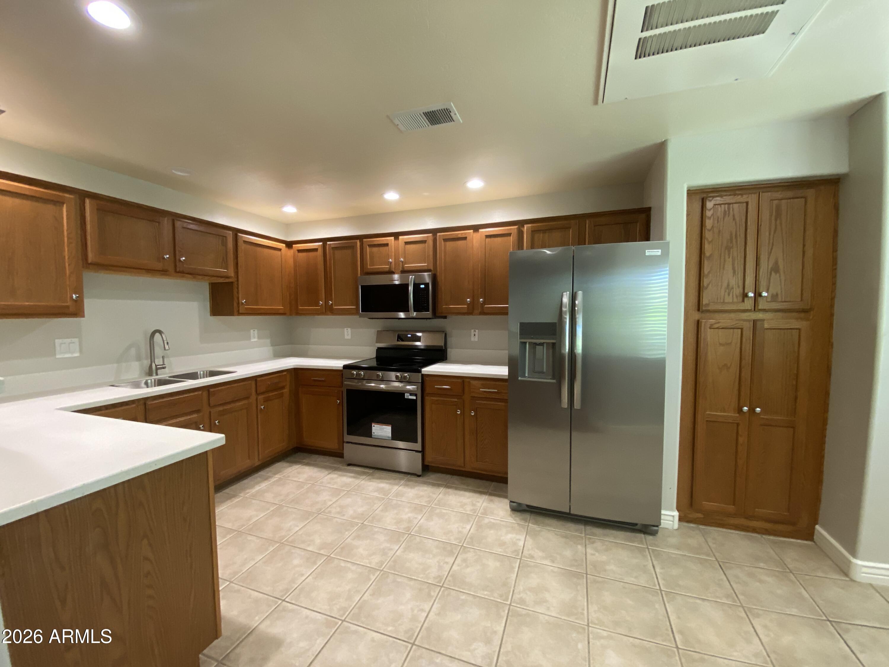 16801 N 94th Street Apt 1049