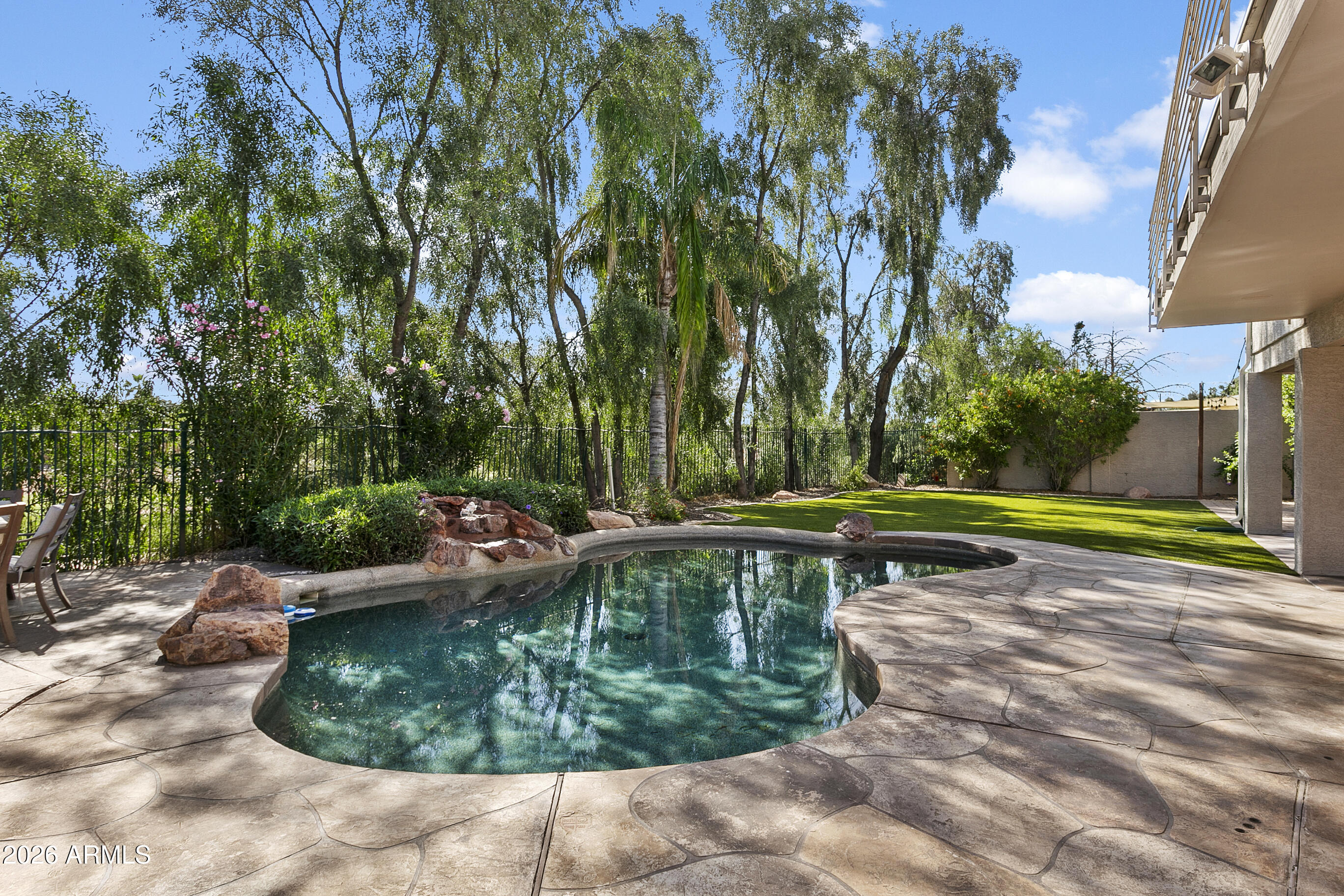 571 N KINGSTON Street