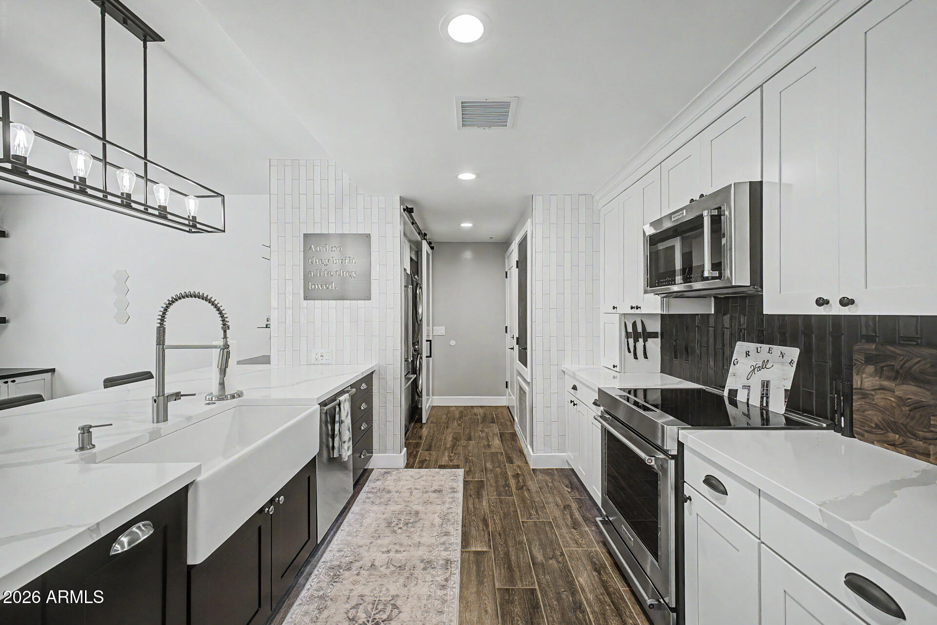 705 W QUEEN CREEK Road 1061