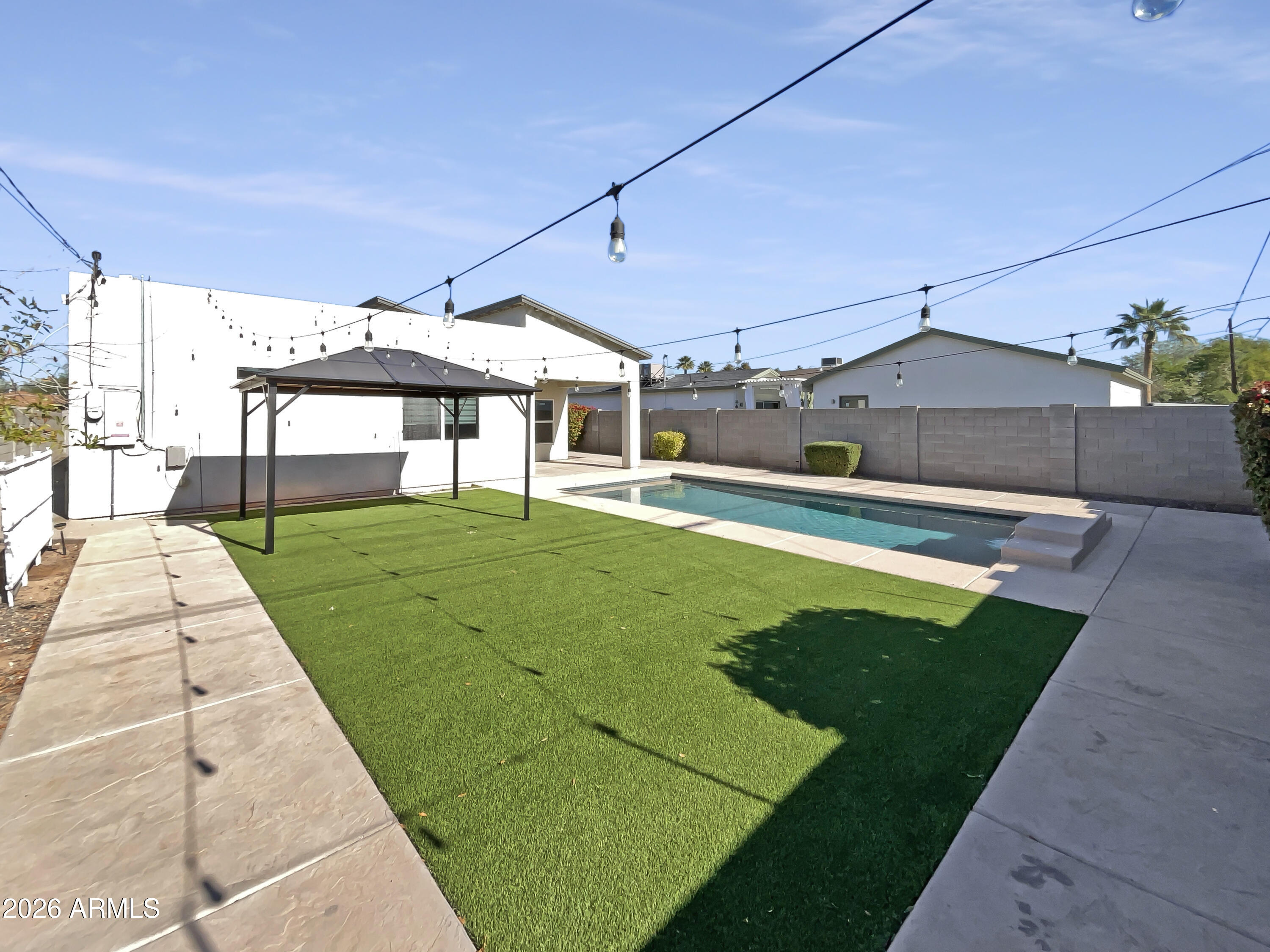 1005 E WELDON Avenue