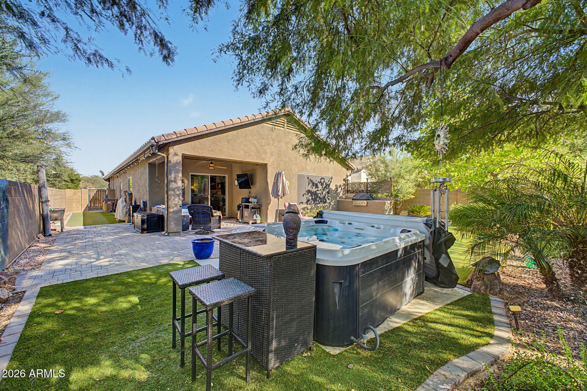 2504 N HUDSON Drive