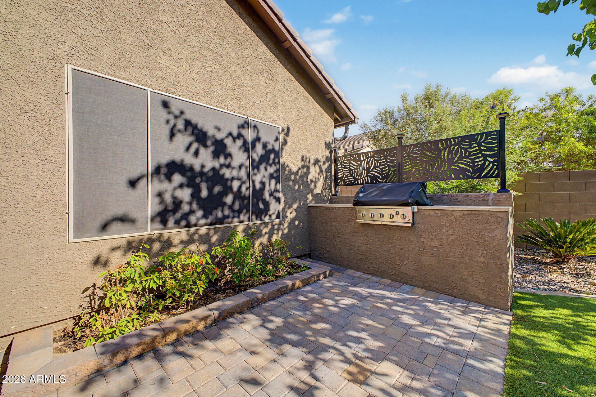 2504 N HUDSON Drive
