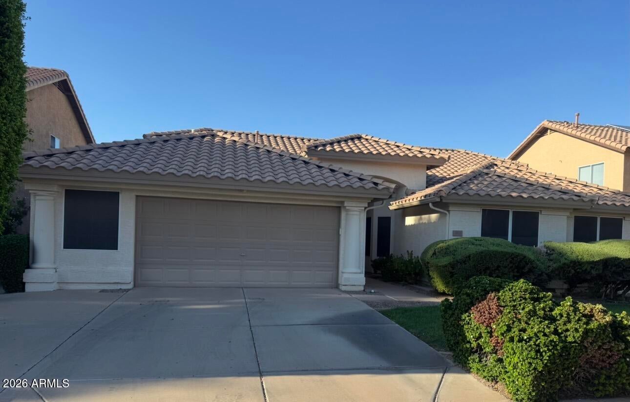 464 E BAYLOR Lane