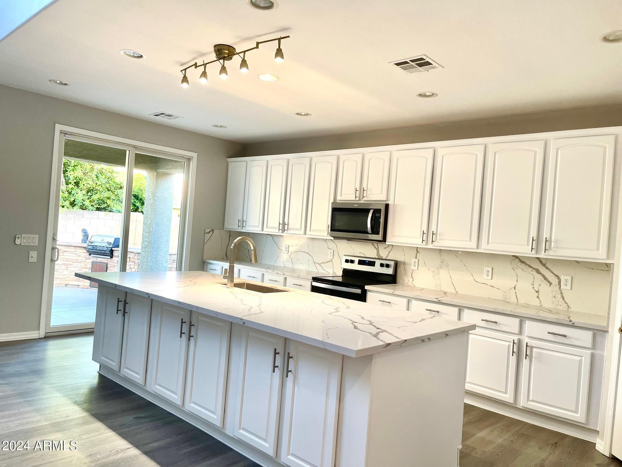 2116 E Chanute Pass