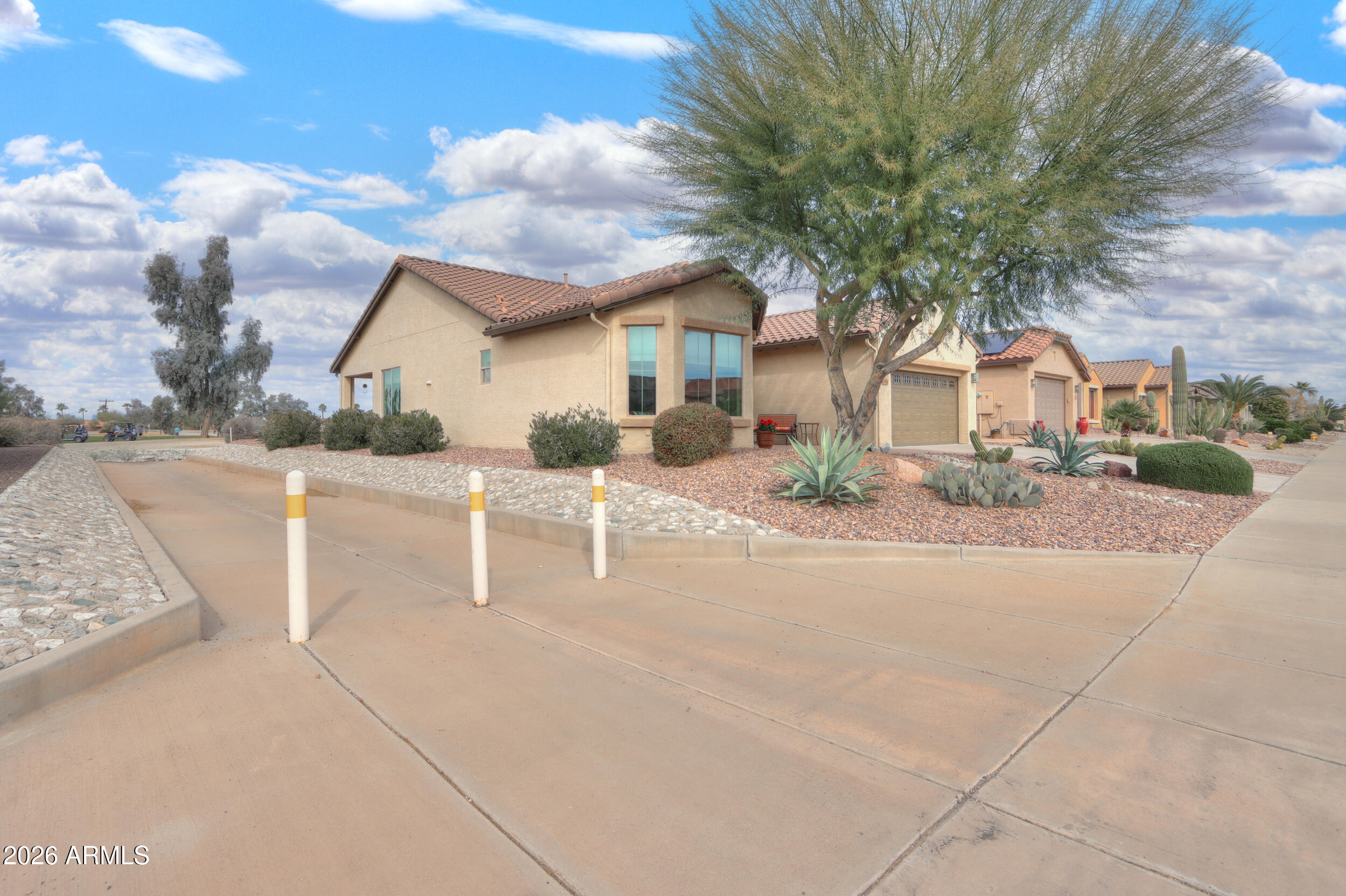 5324 N COMANCHE Drive