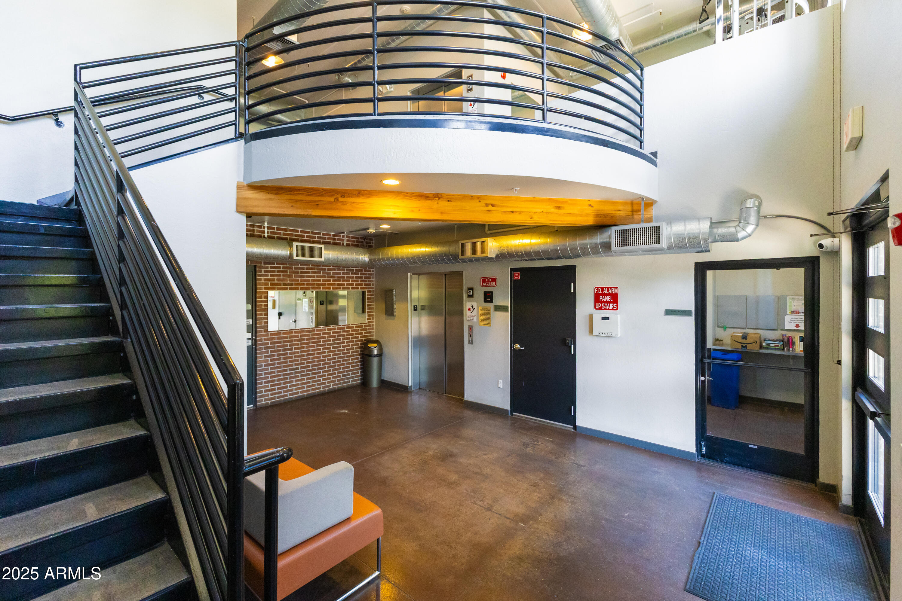 914 E OSBORN Road 208