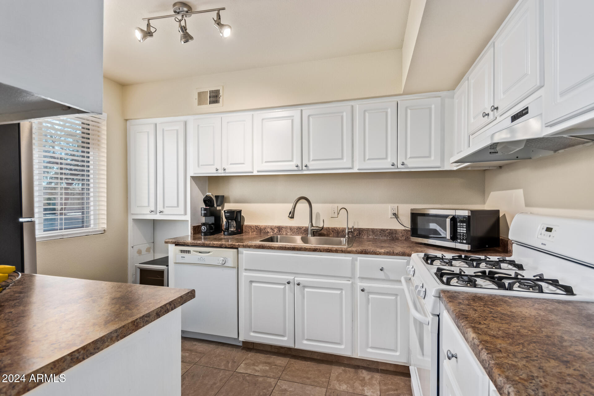 7141 N 16TH Street 230