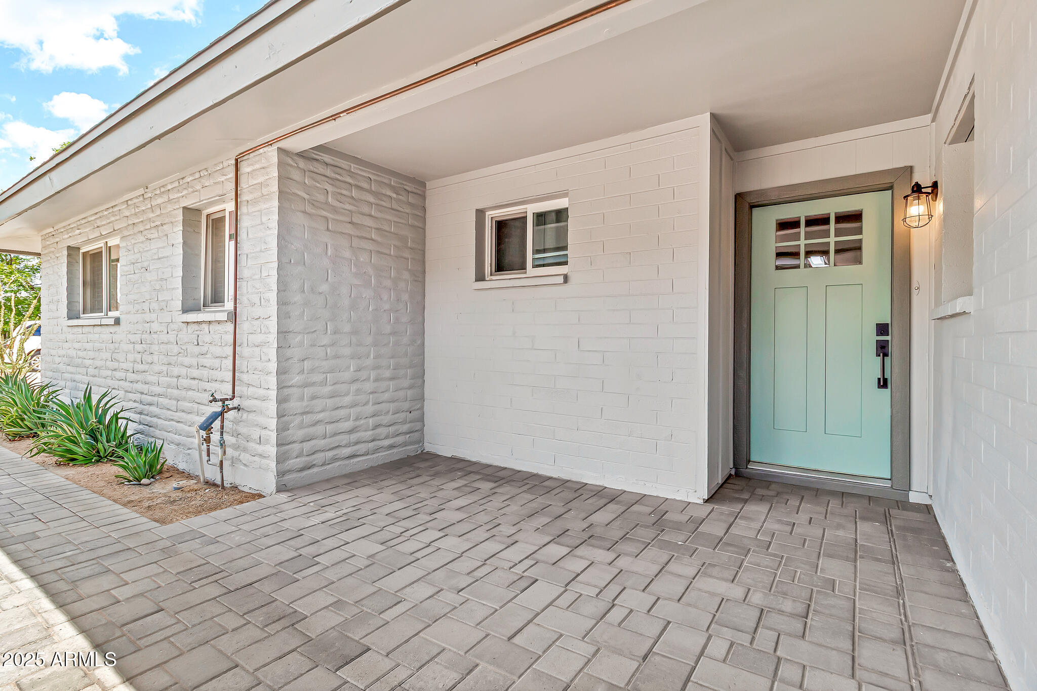 1025 E BALBOA Circle